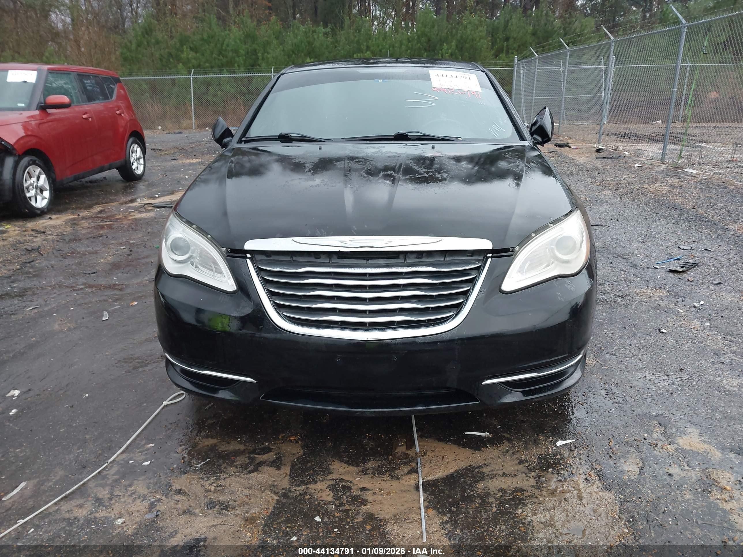 CHRYSLER 200 image 6