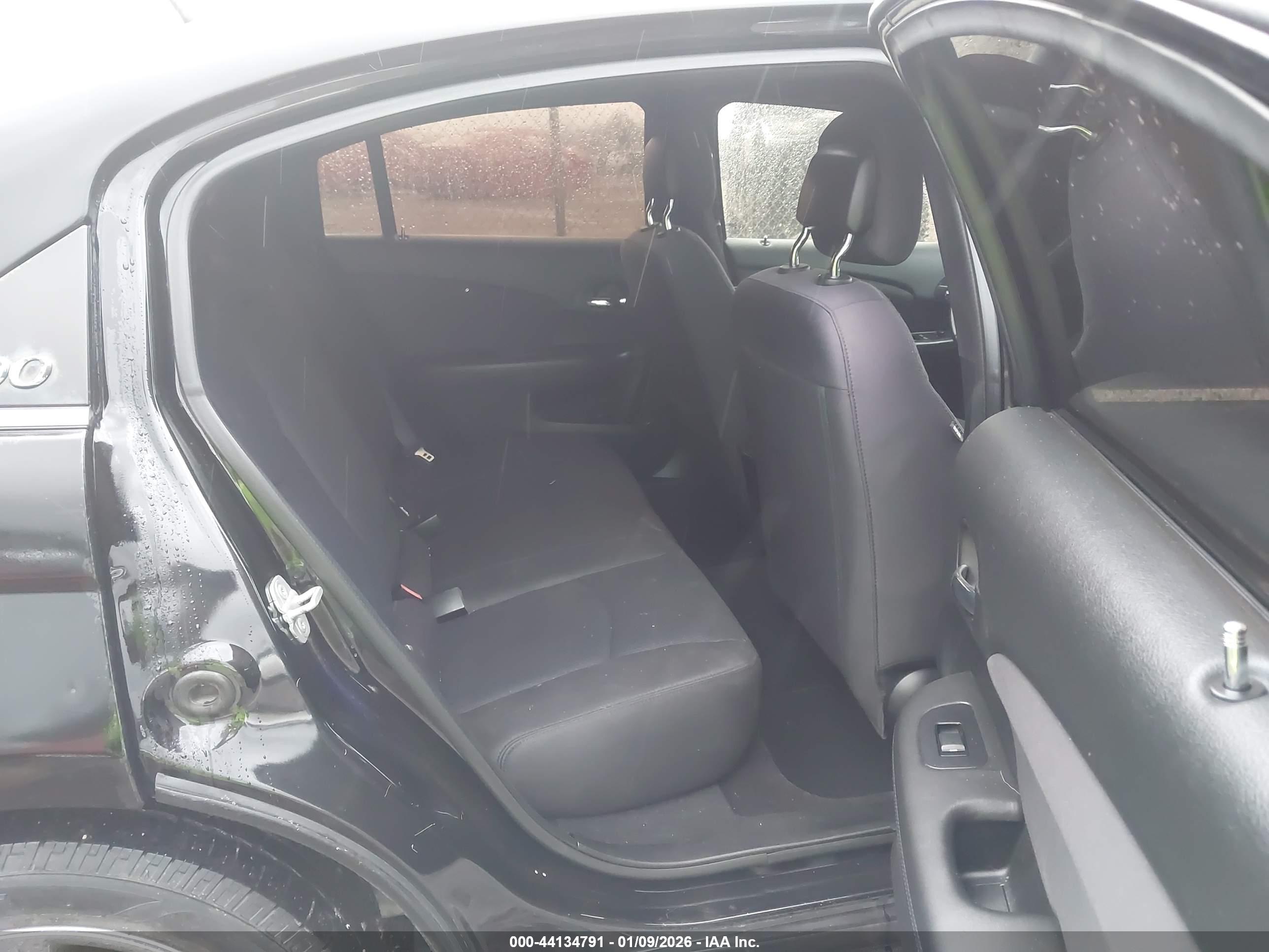 CHRYSLER 200 image 8