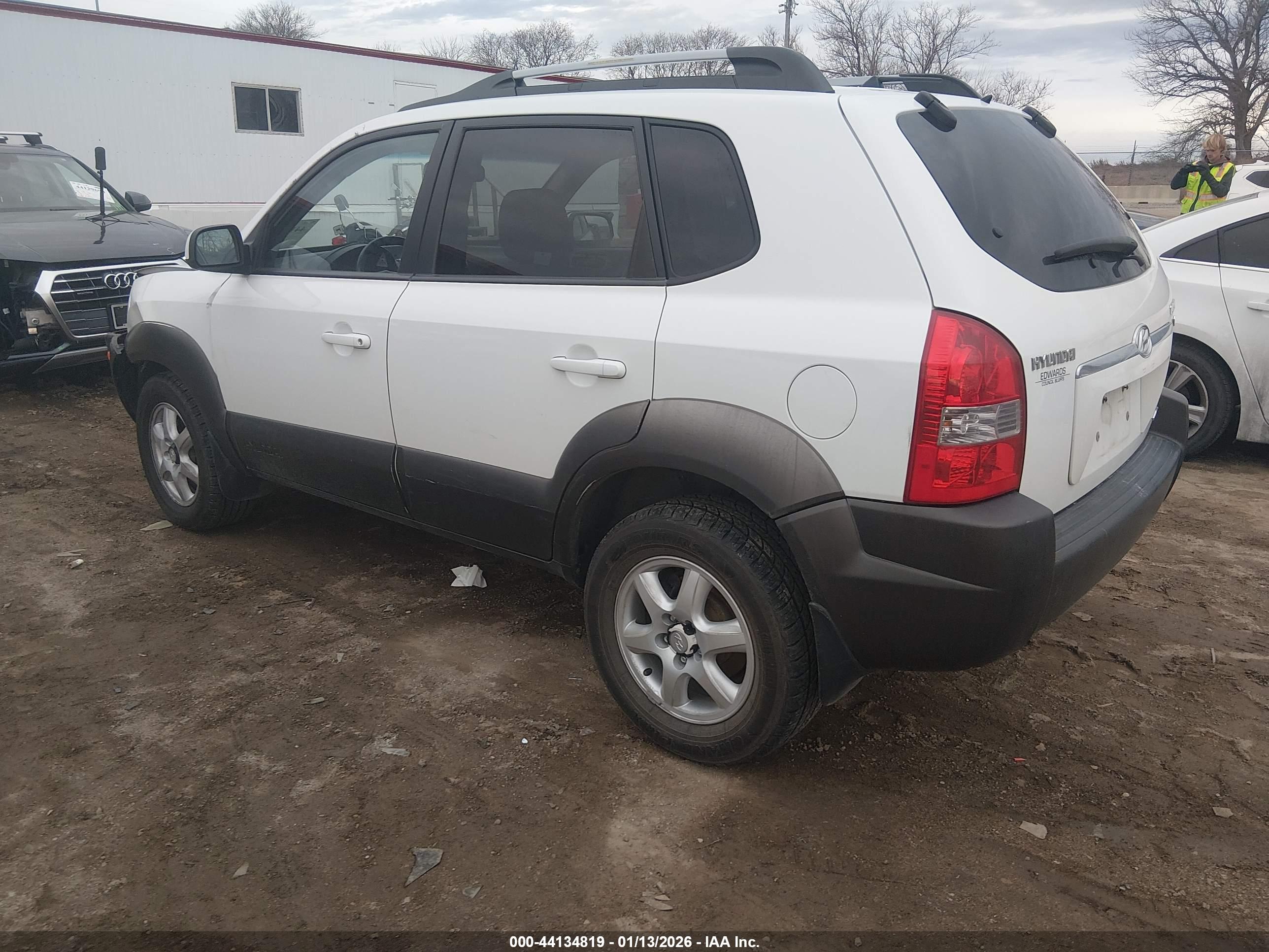 HYUNDAI TUCSON image 3