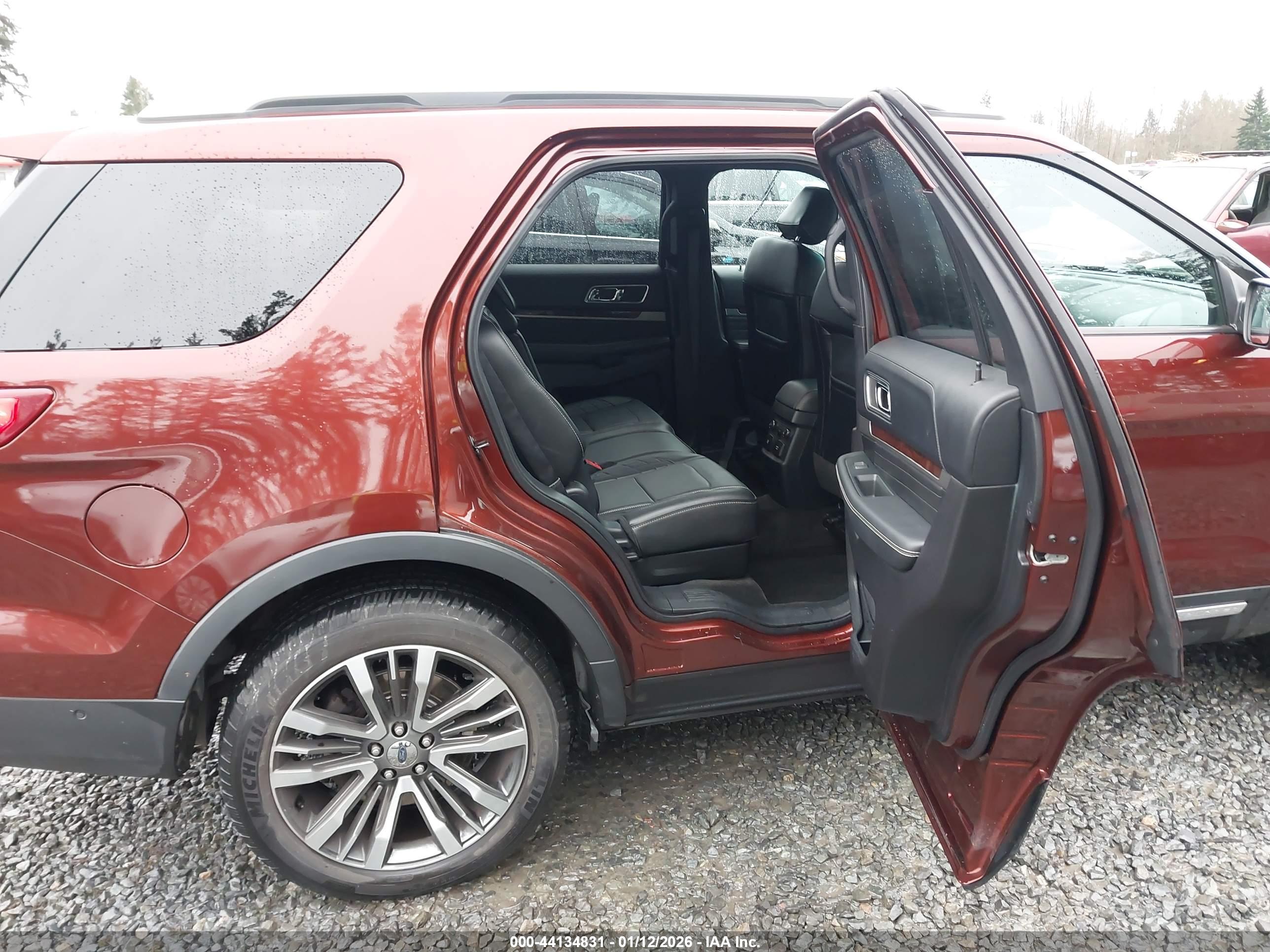 FORD EXPLORER image 8