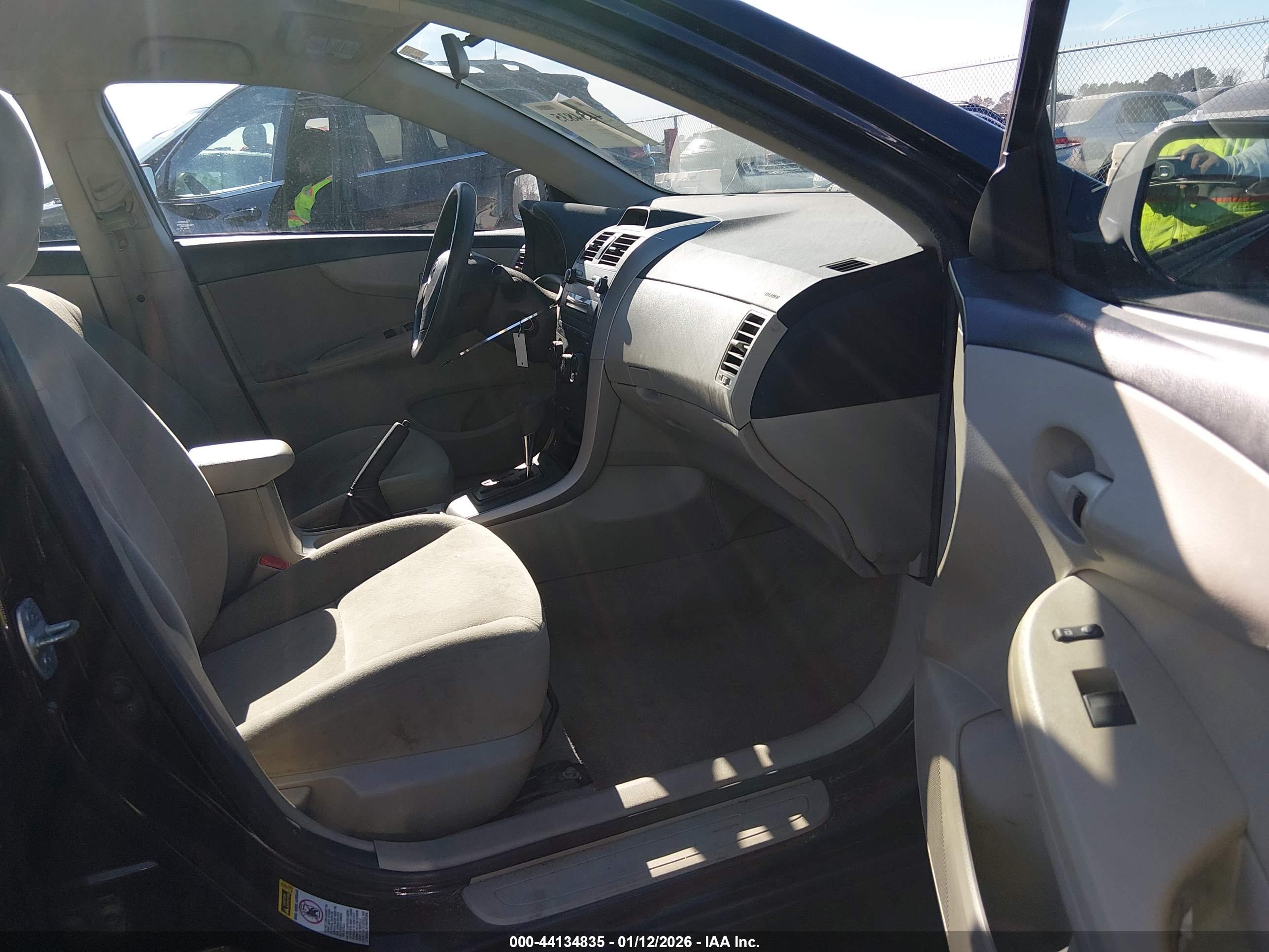 TOYOTA COROLLA image 5