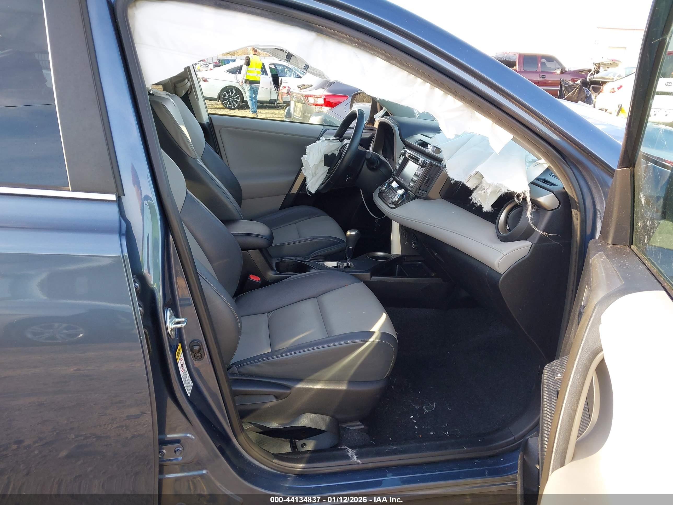 TOYOTA RAV4 image 5