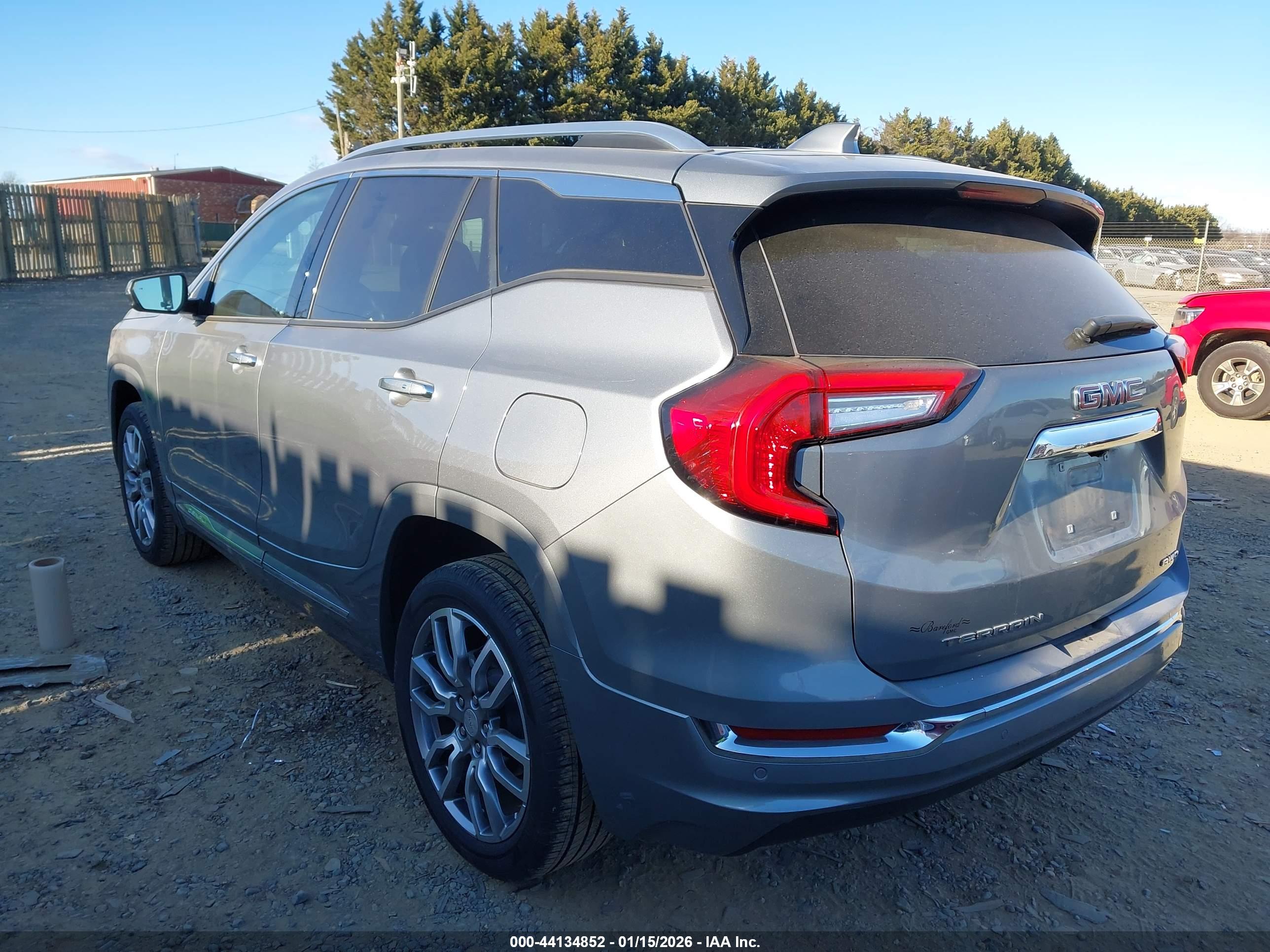 GMC TERRAIN image 3