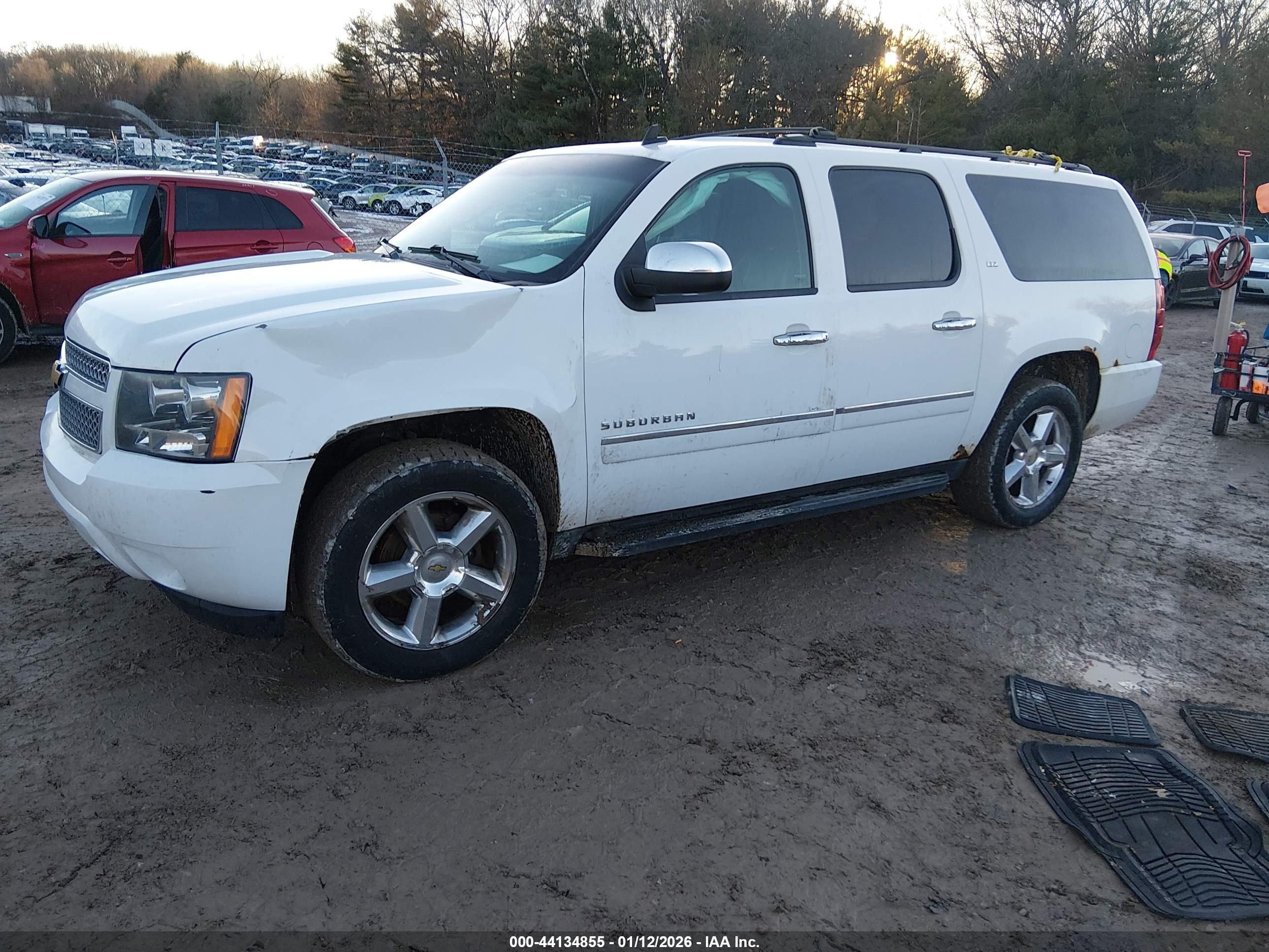CHEVROLET SUBURBAN image 2