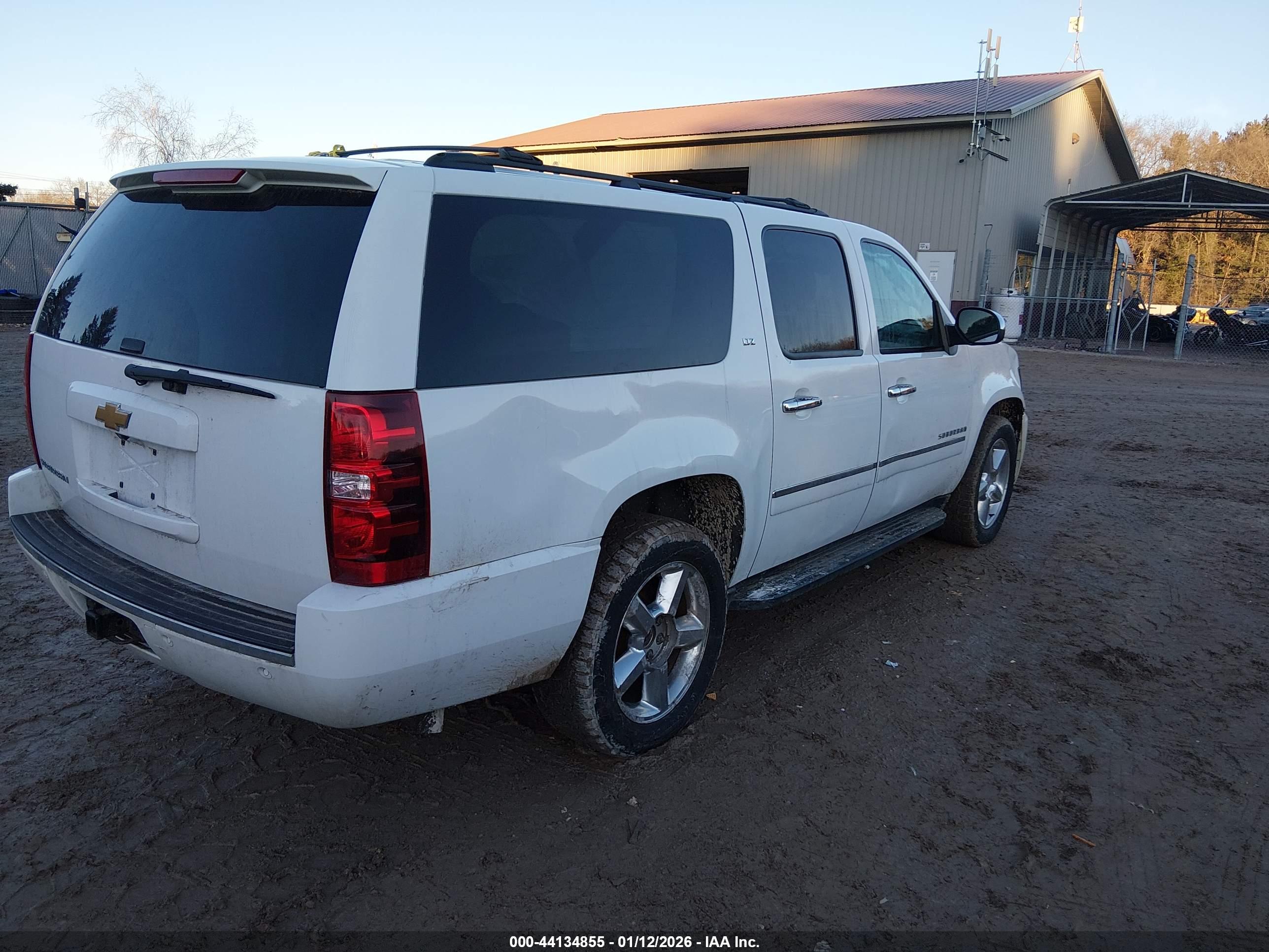 CHEVROLET SUBURBAN image 4