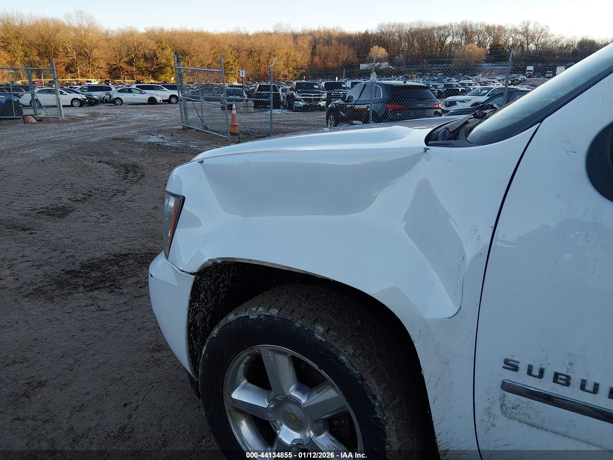 CHEVROLET SUBURBAN image 6