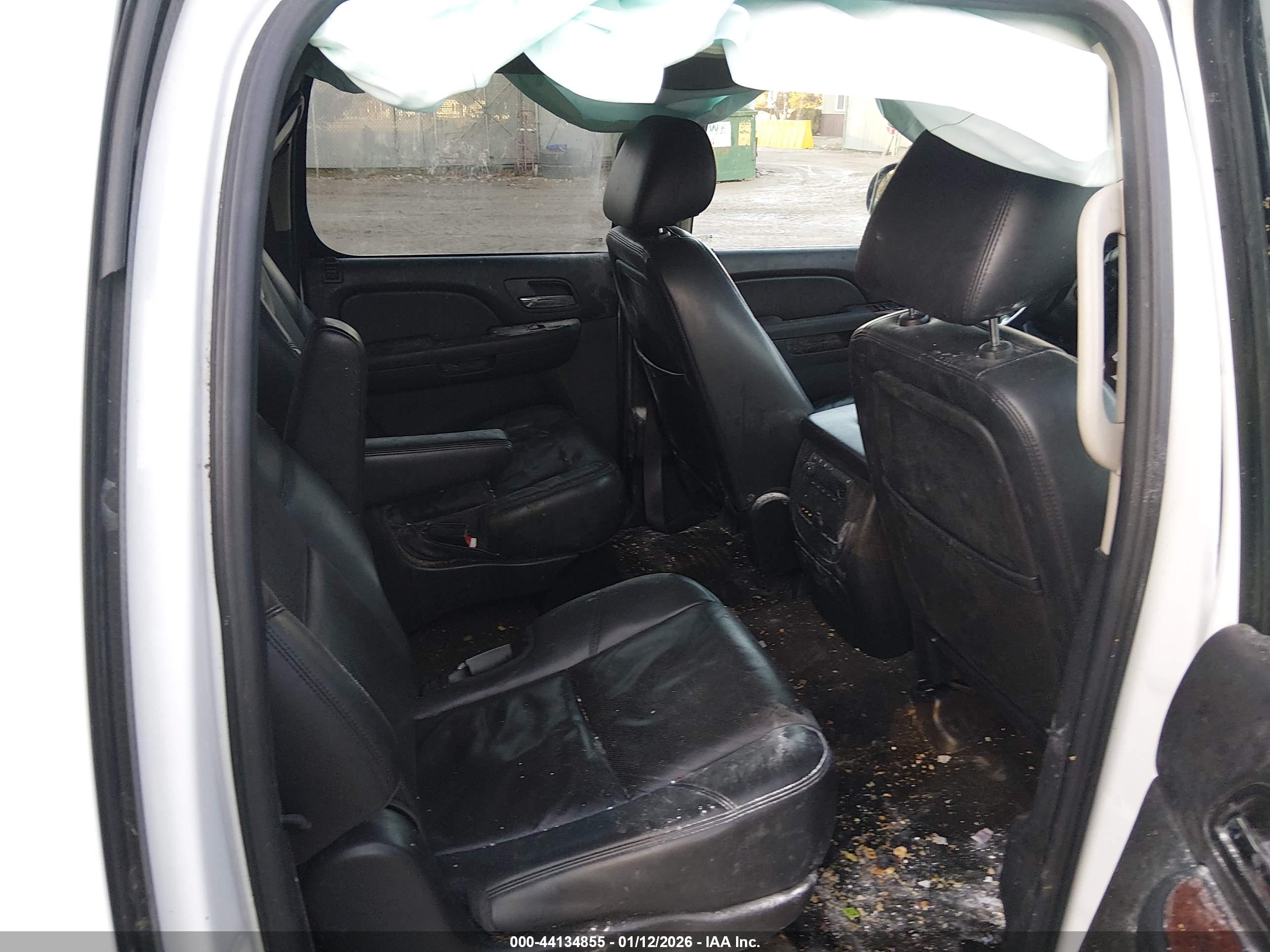 CHEVROLET SUBURBAN image 8