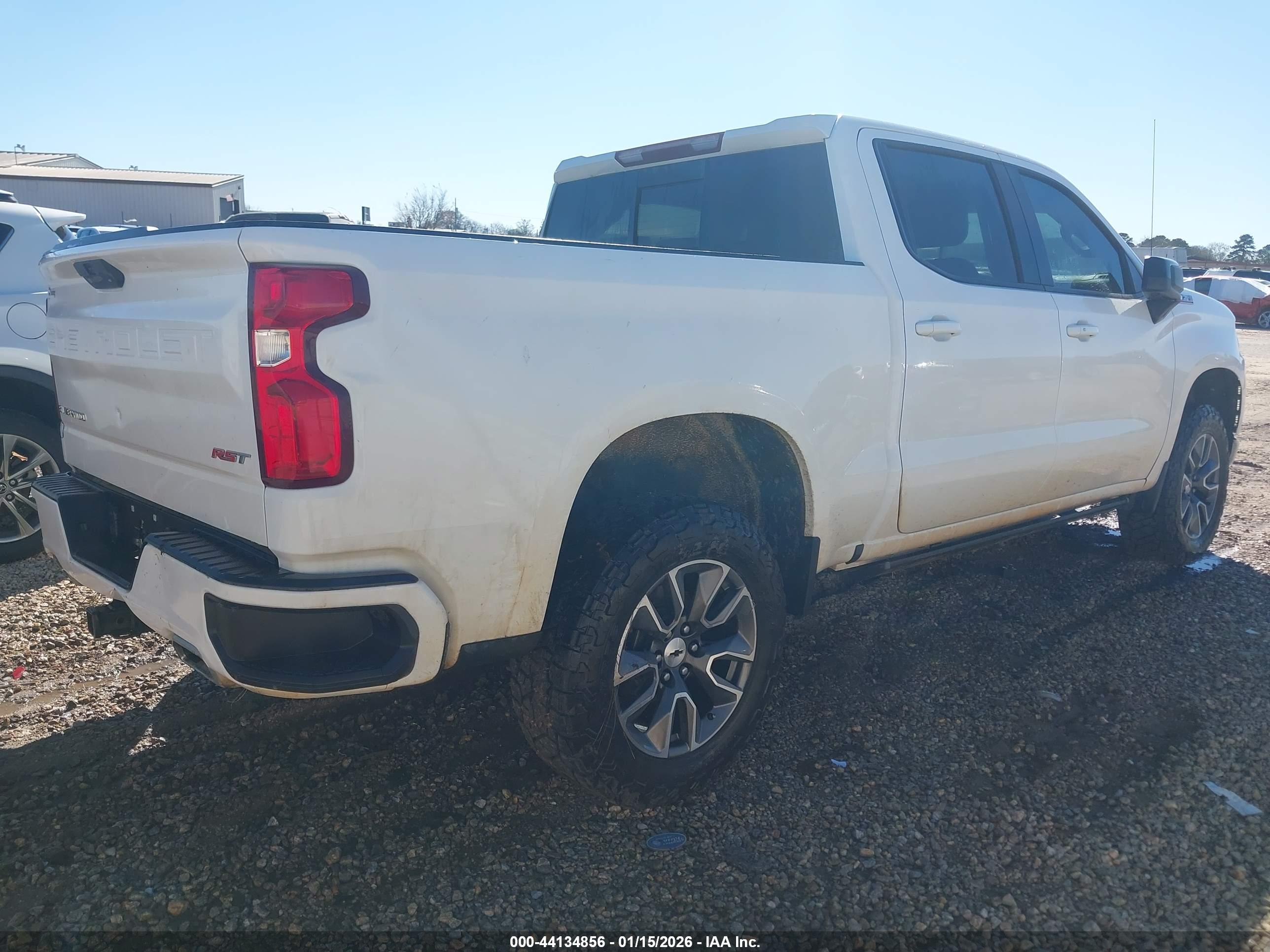 CHEVROLET SILVERADO image 4