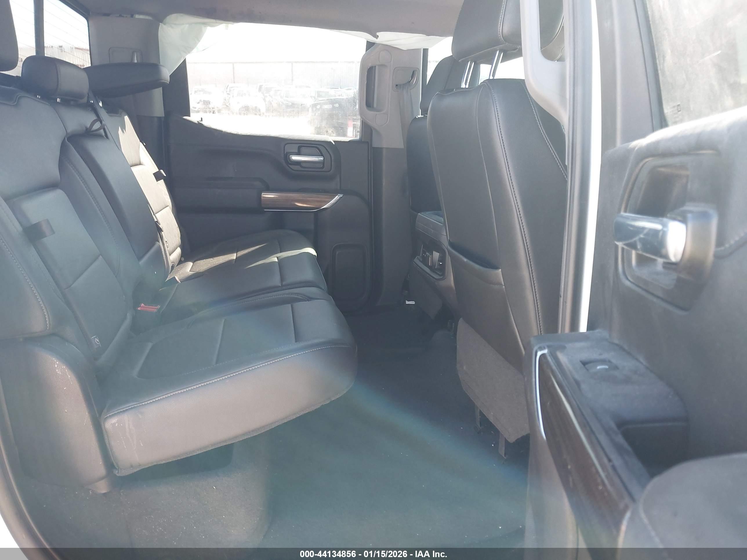 CHEVROLET SILVERADO image 8