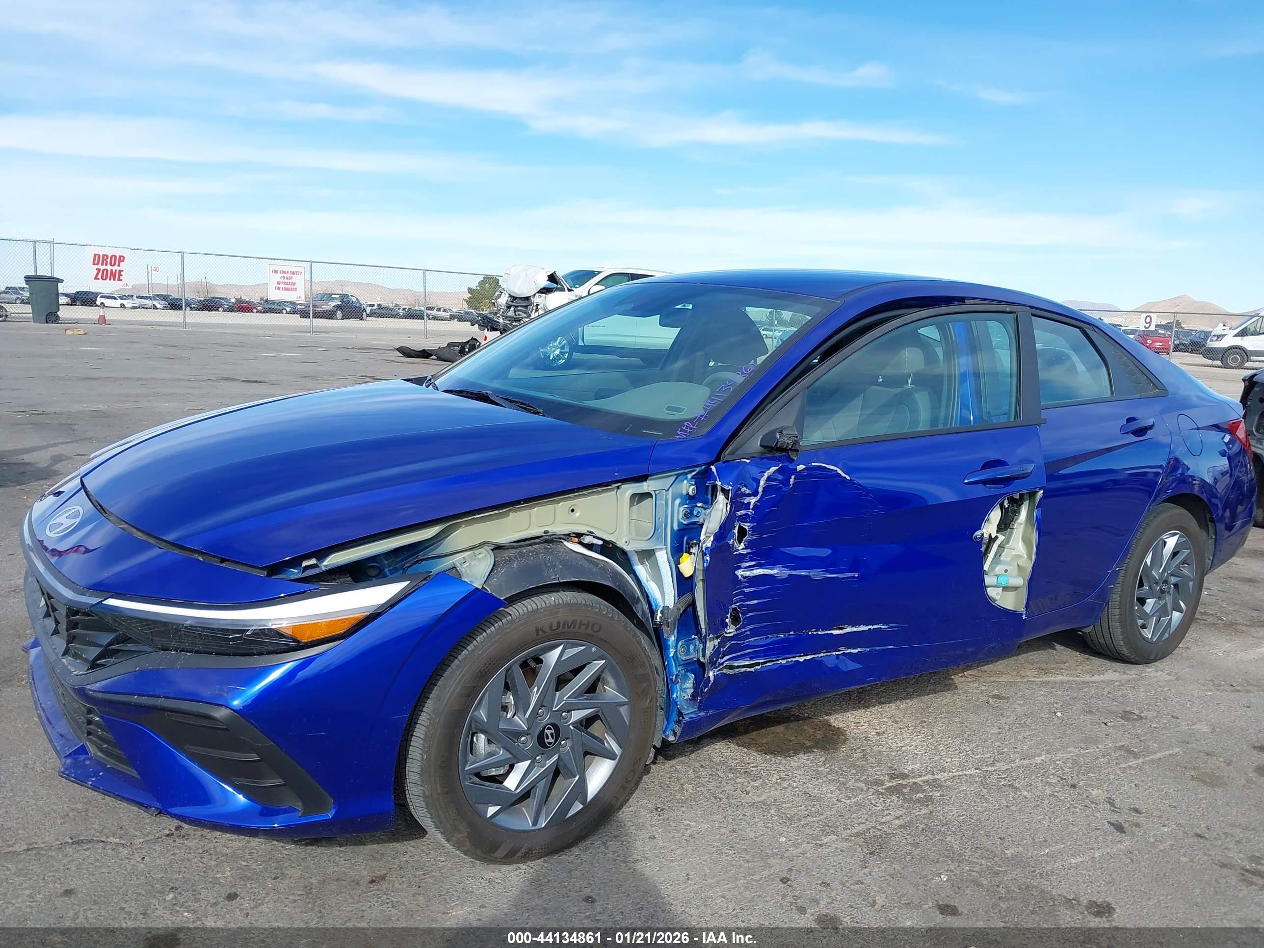 HYUNDAI ELANTRA image 6