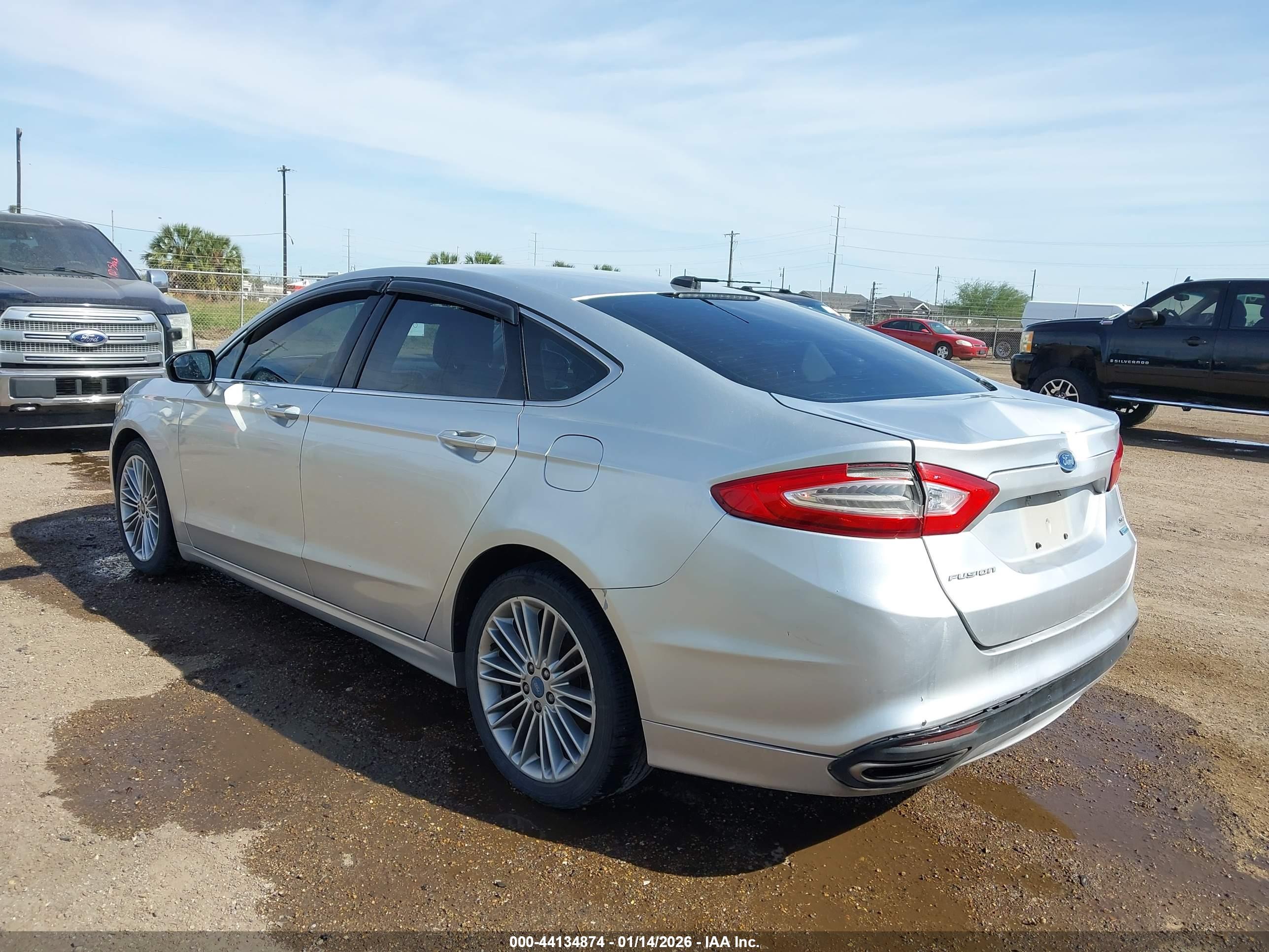 FORD FUSION image 3