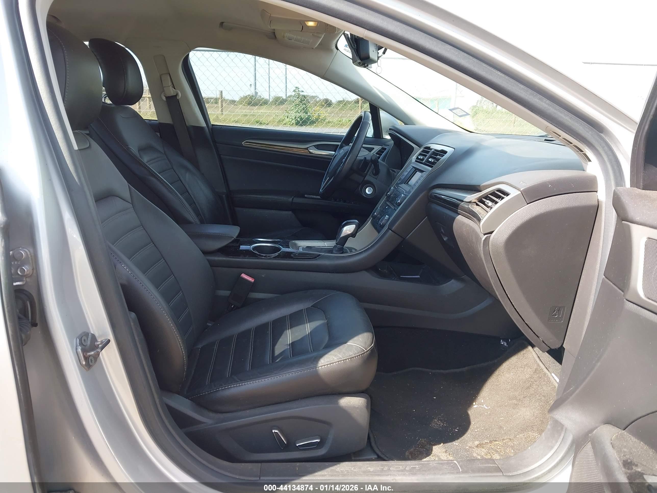 FORD FUSION image 5