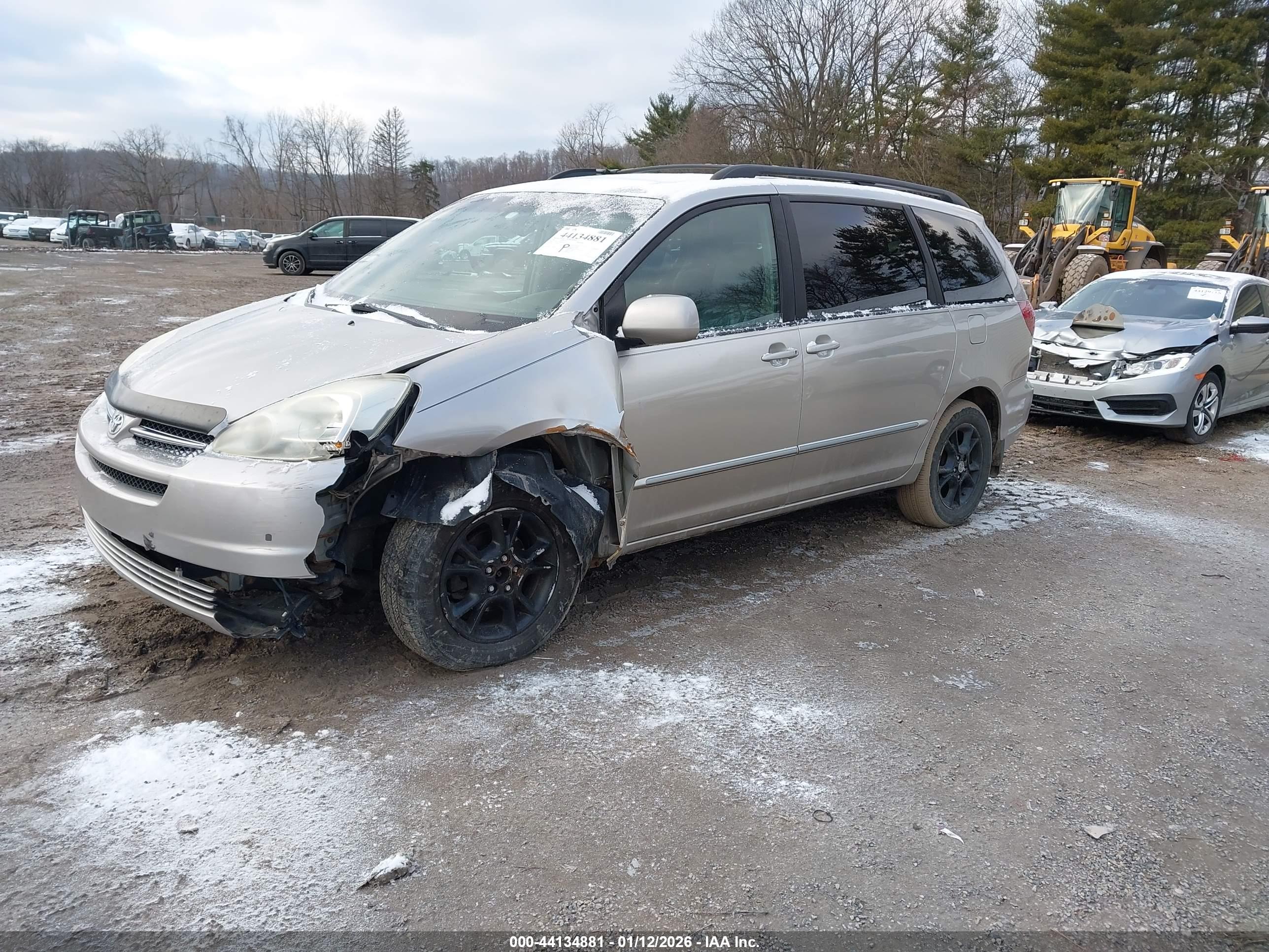 TOYOTA SIENNA image 2