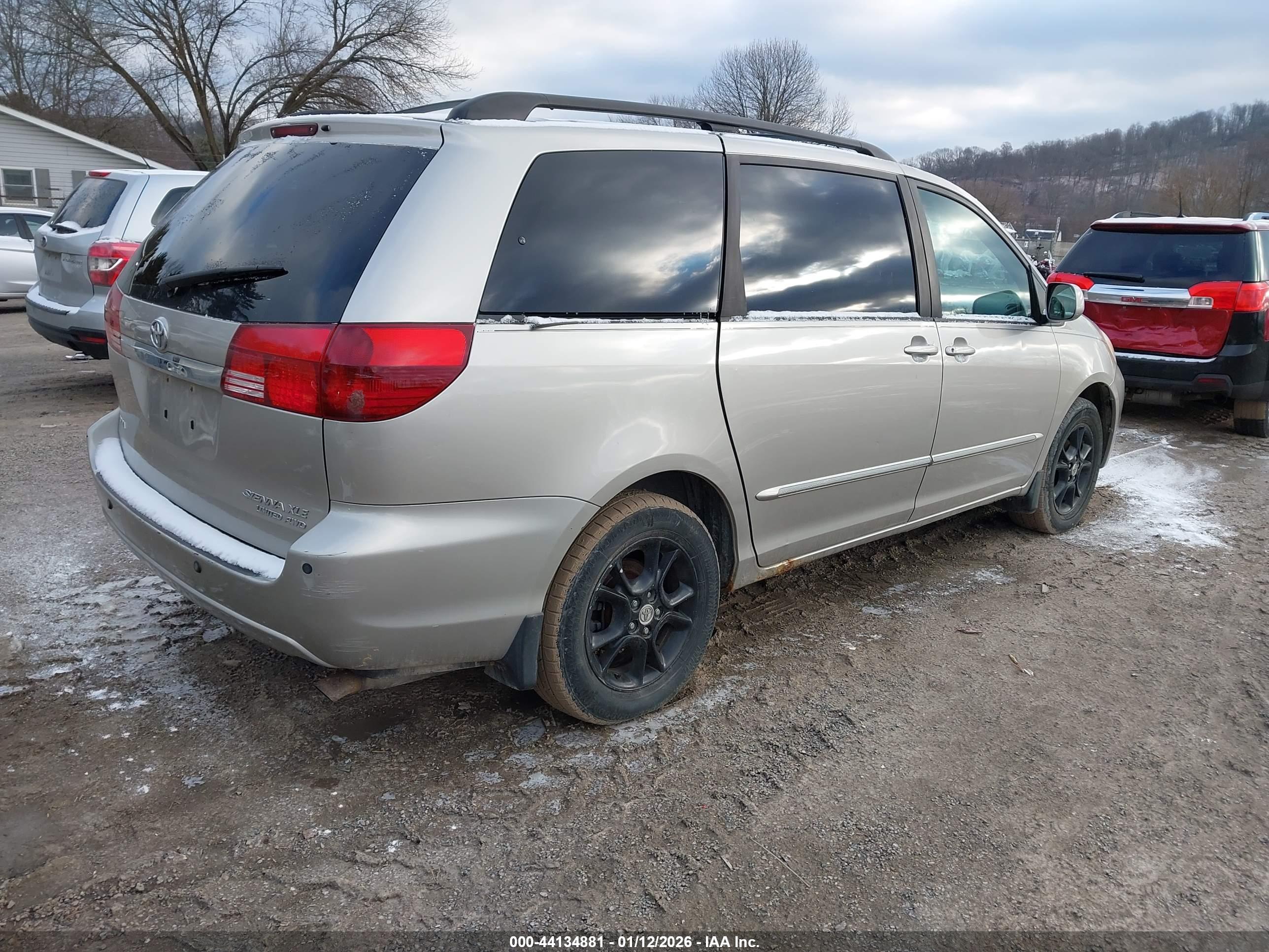 TOYOTA SIENNA image 4