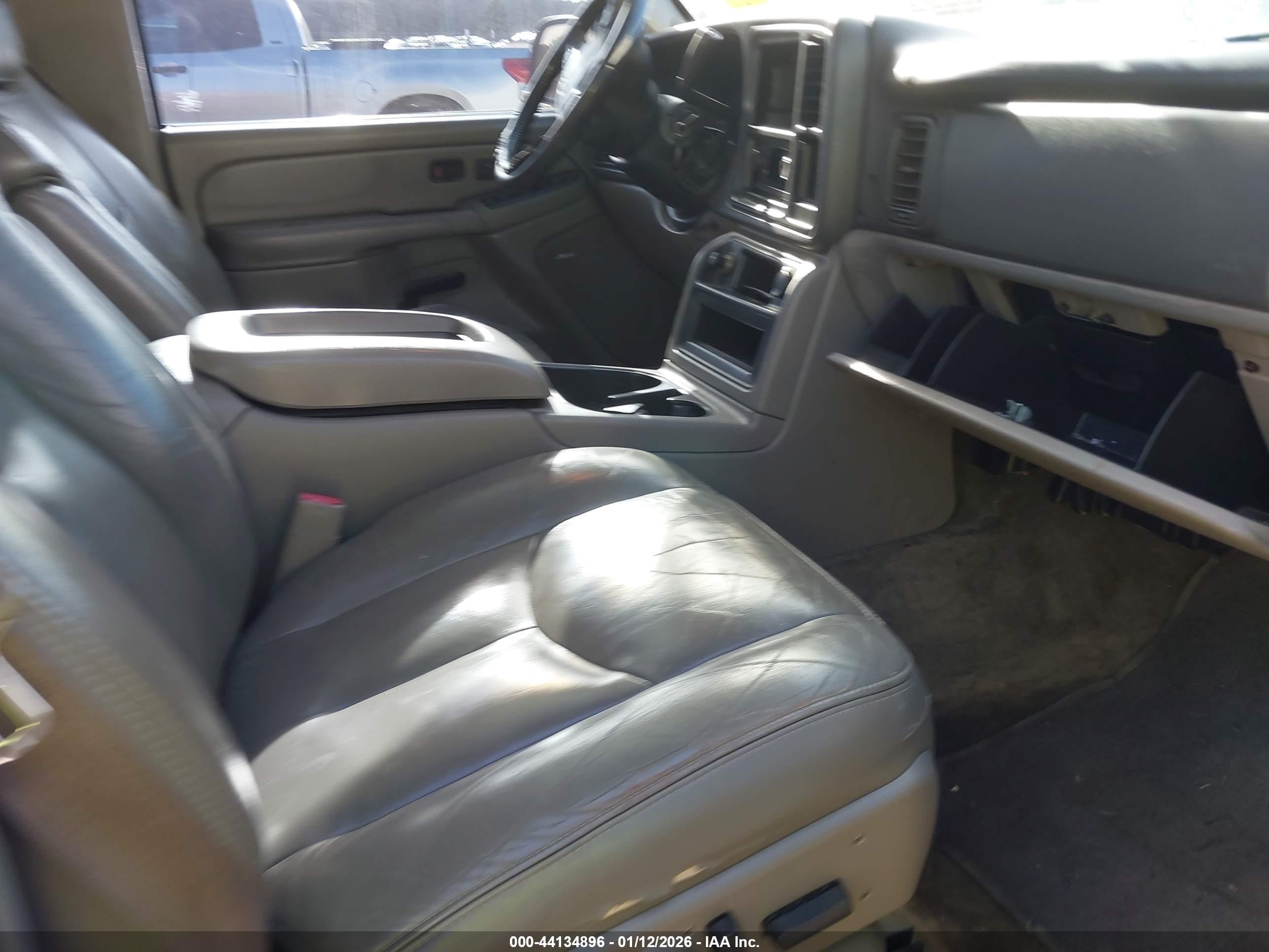 CHEVROLET TAHOE image 5