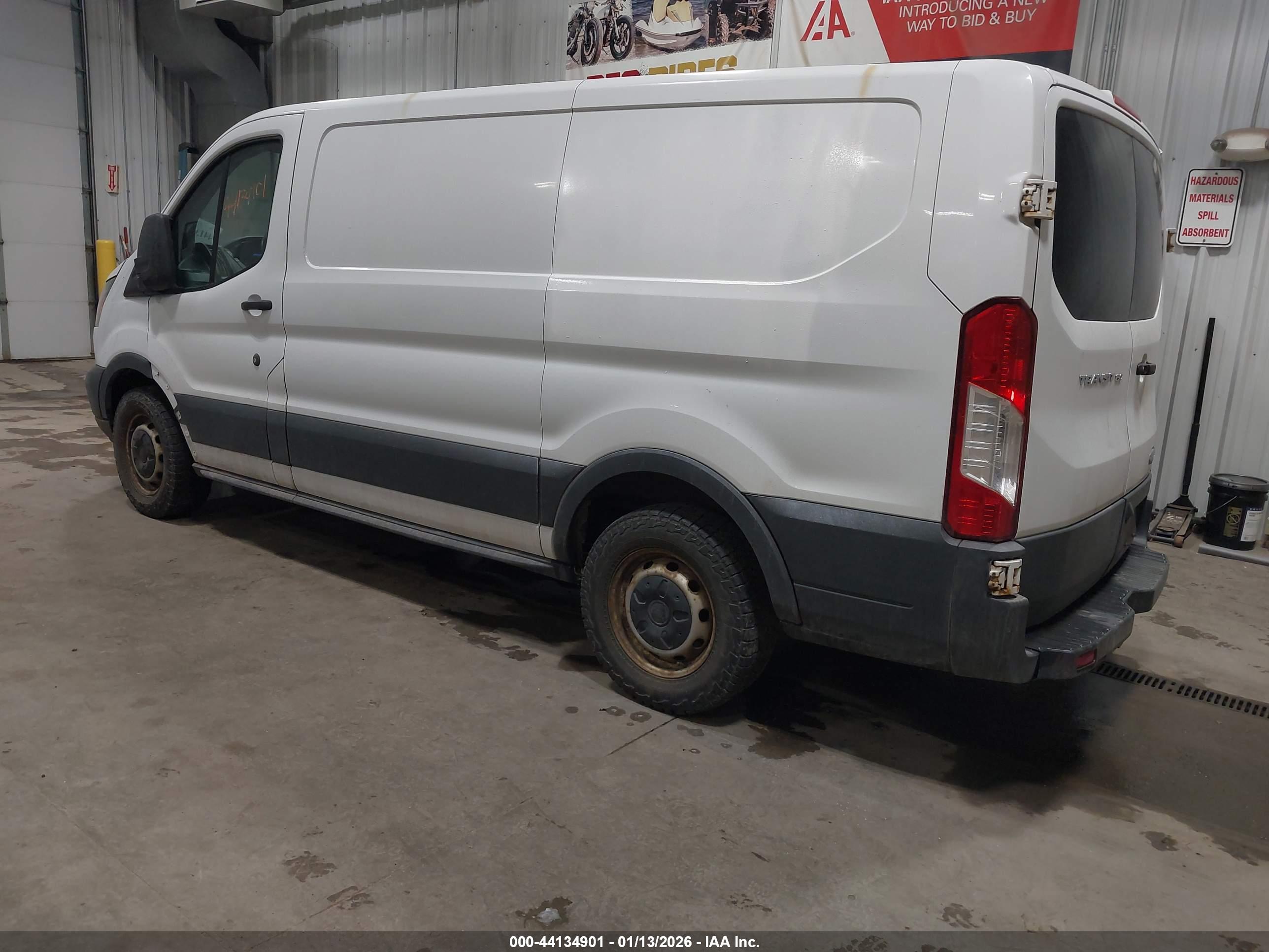 FORD TRANSIT-150 image 3