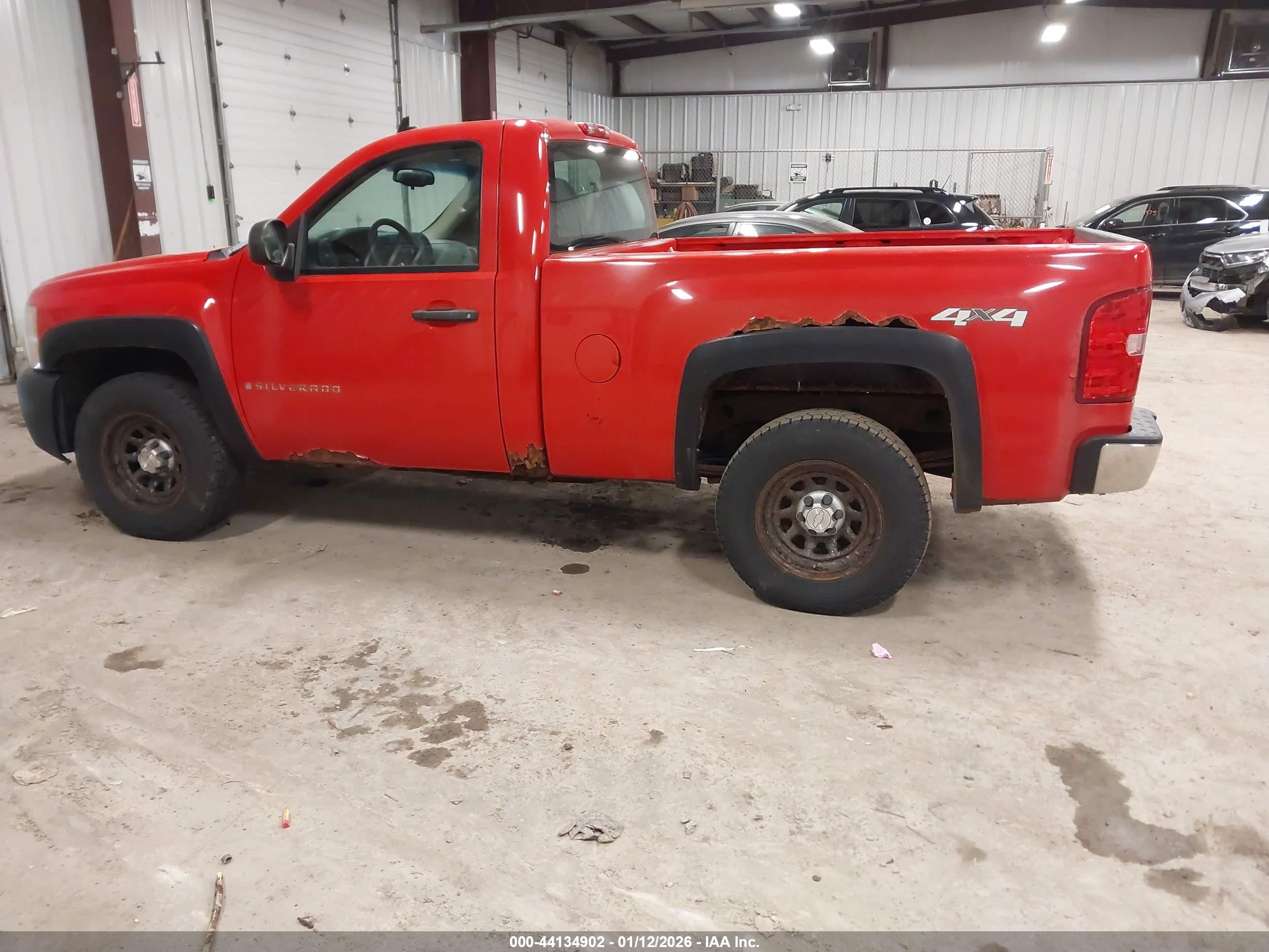 CHEVROLET SILVERADO image 3