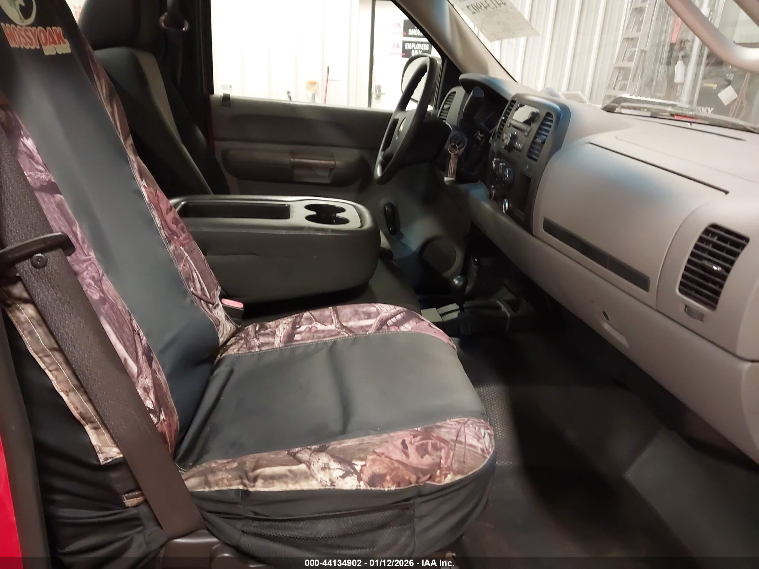 CHEVROLET SILVERADO image 5