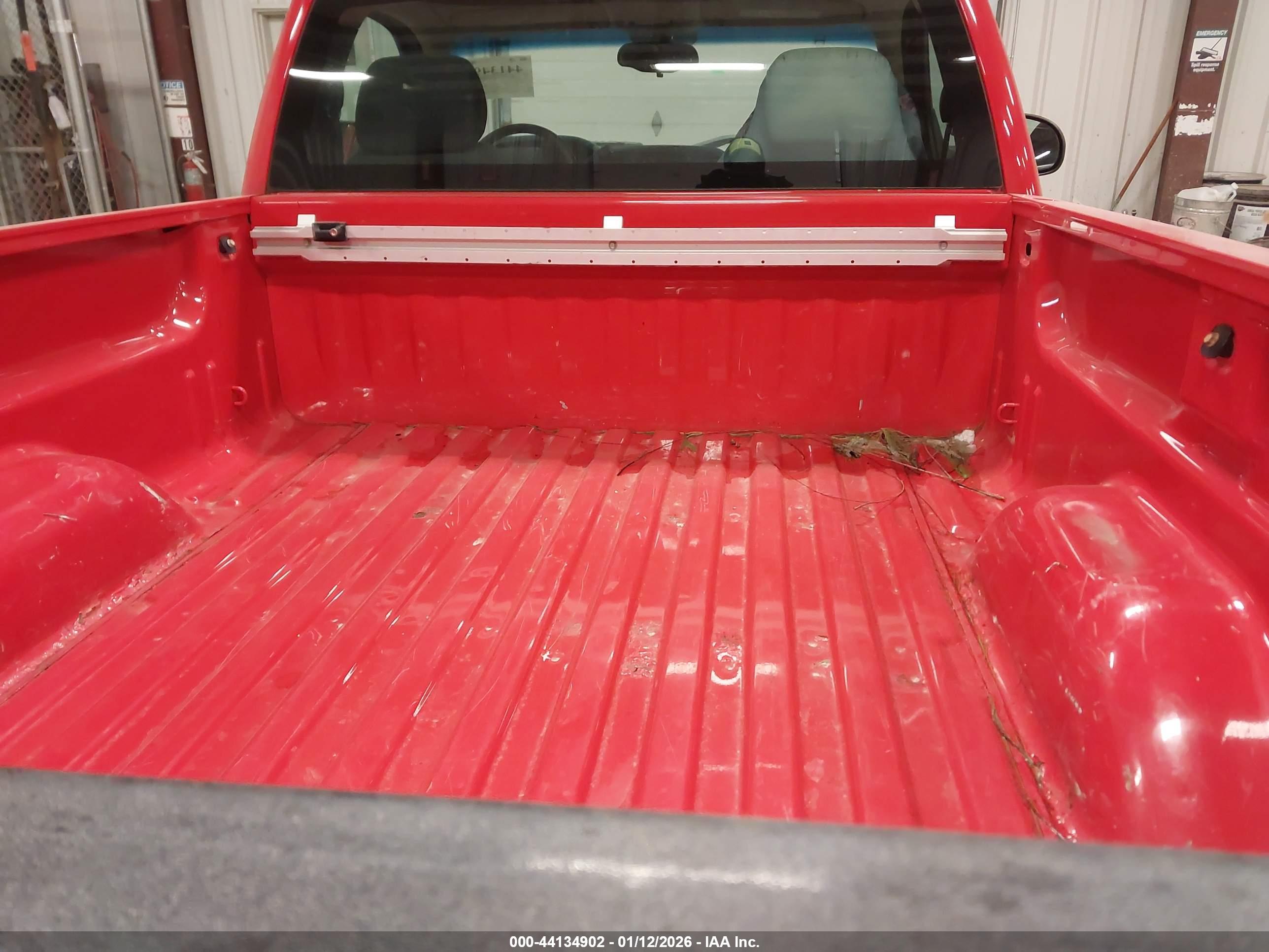 CHEVROLET SILVERADO image 8