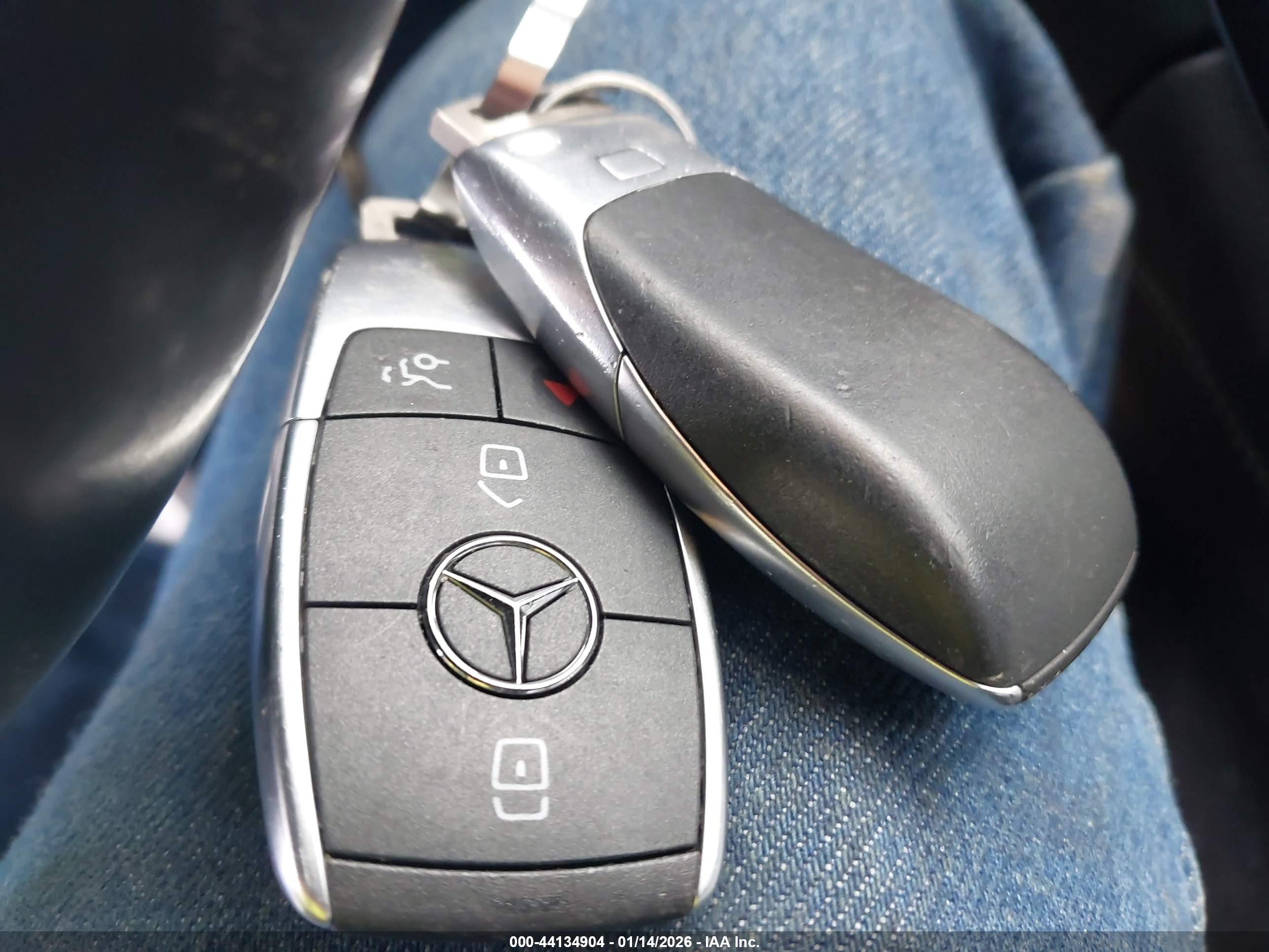 MERCEDES-BENZ GLC image 11