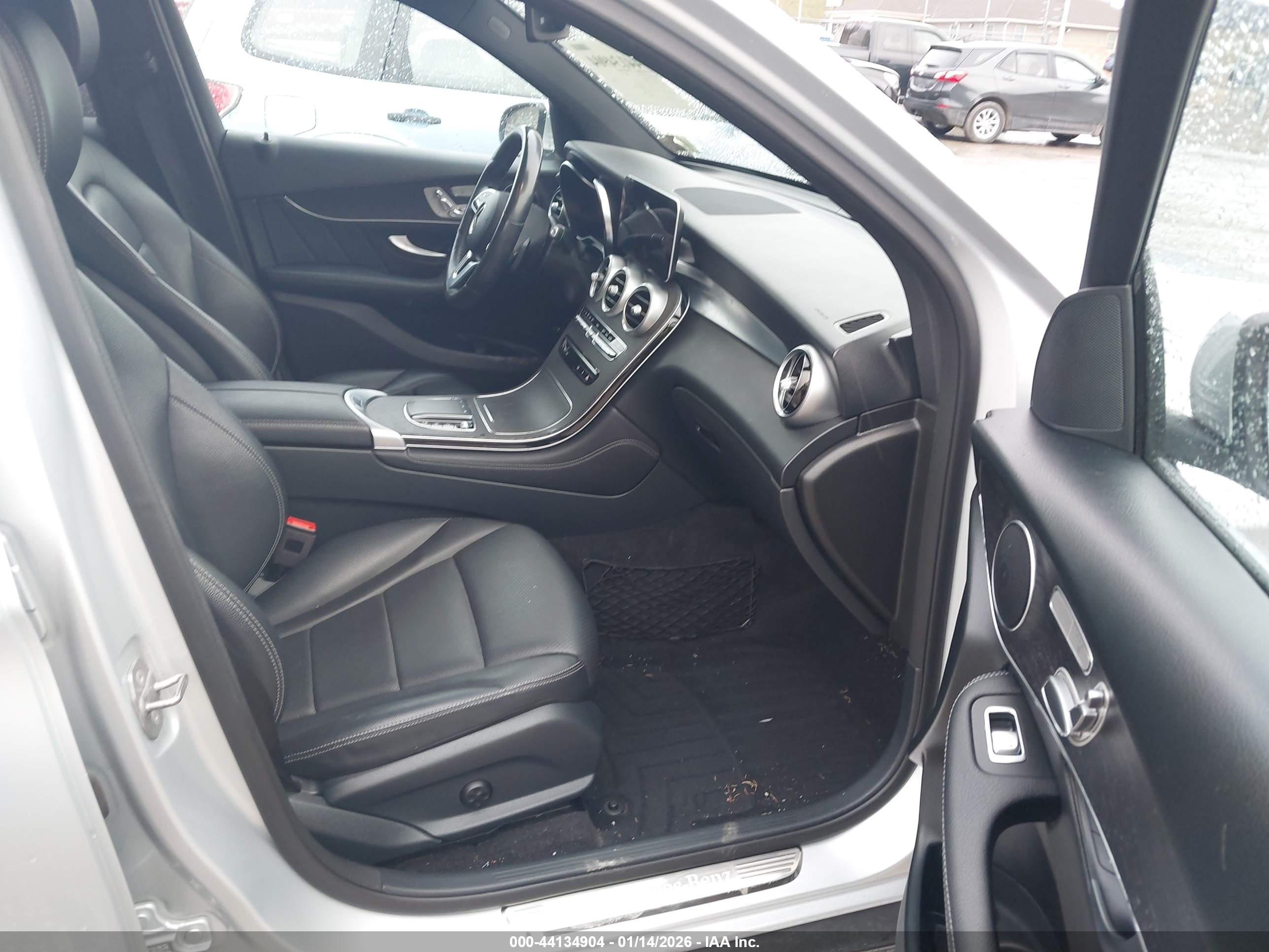 MERCEDES-BENZ GLC image 5
