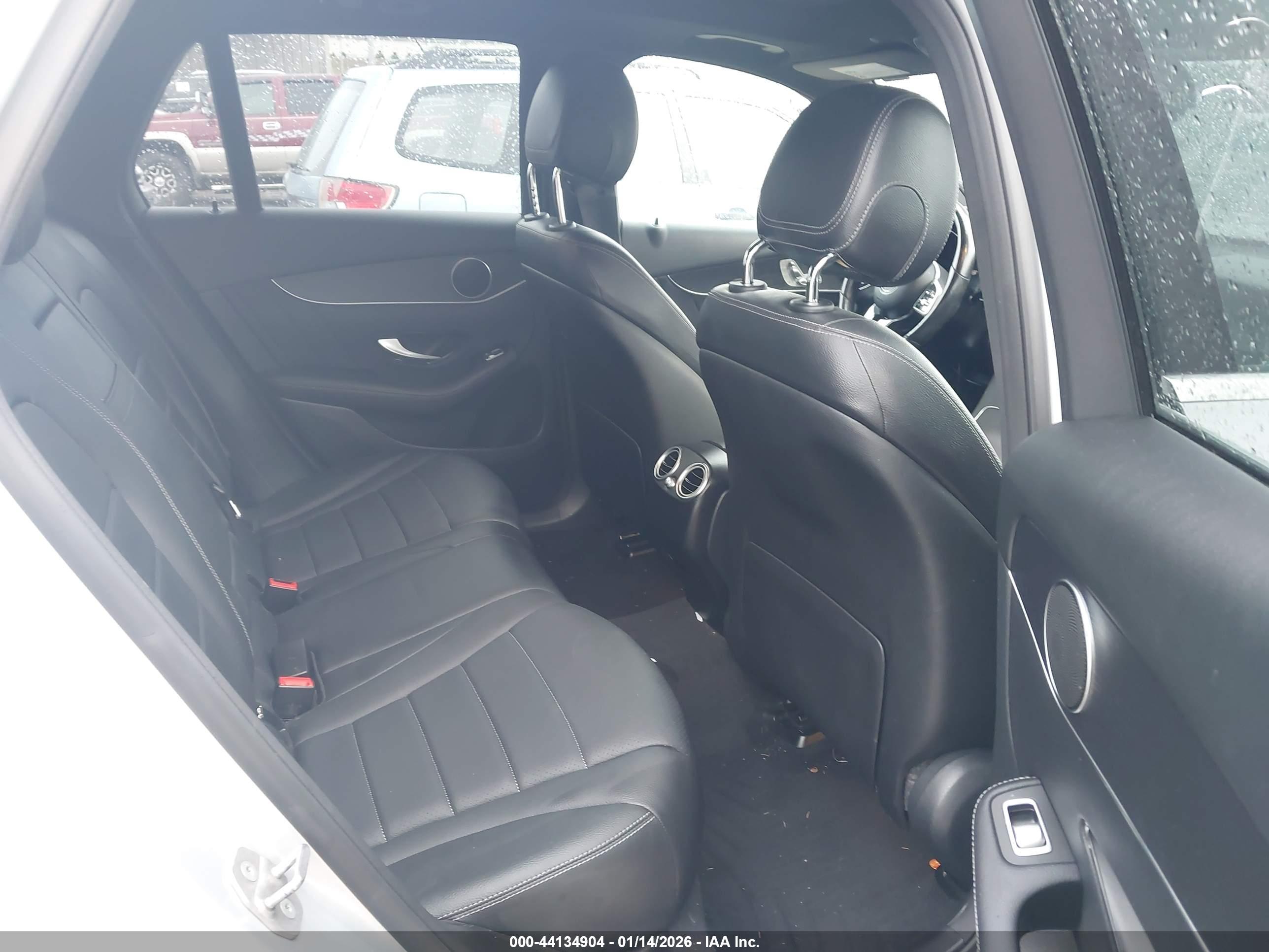 MERCEDES-BENZ GLC image 8