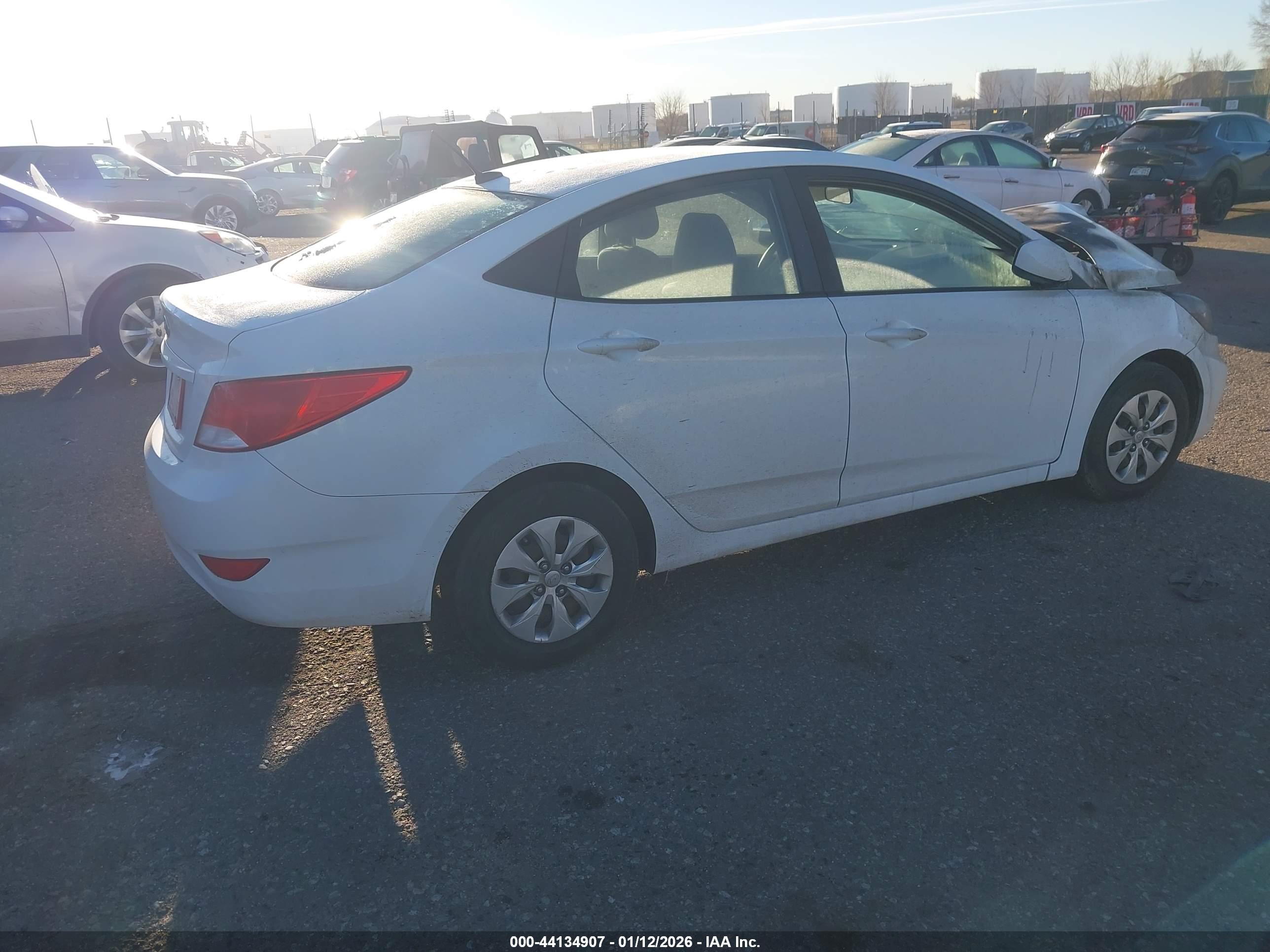 HYUNDAI ACCENT image 4