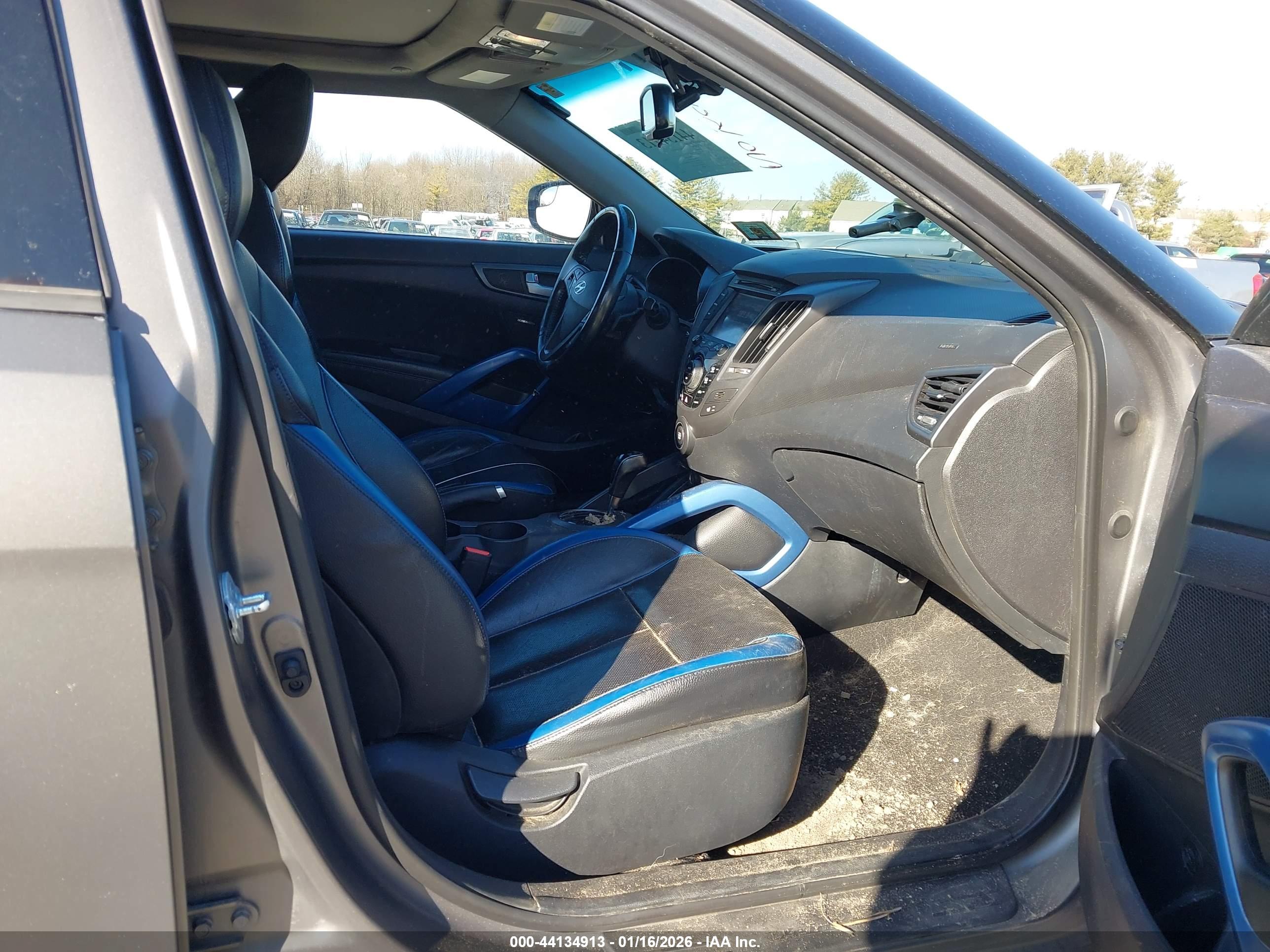 HYUNDAI VELOSTER image 5