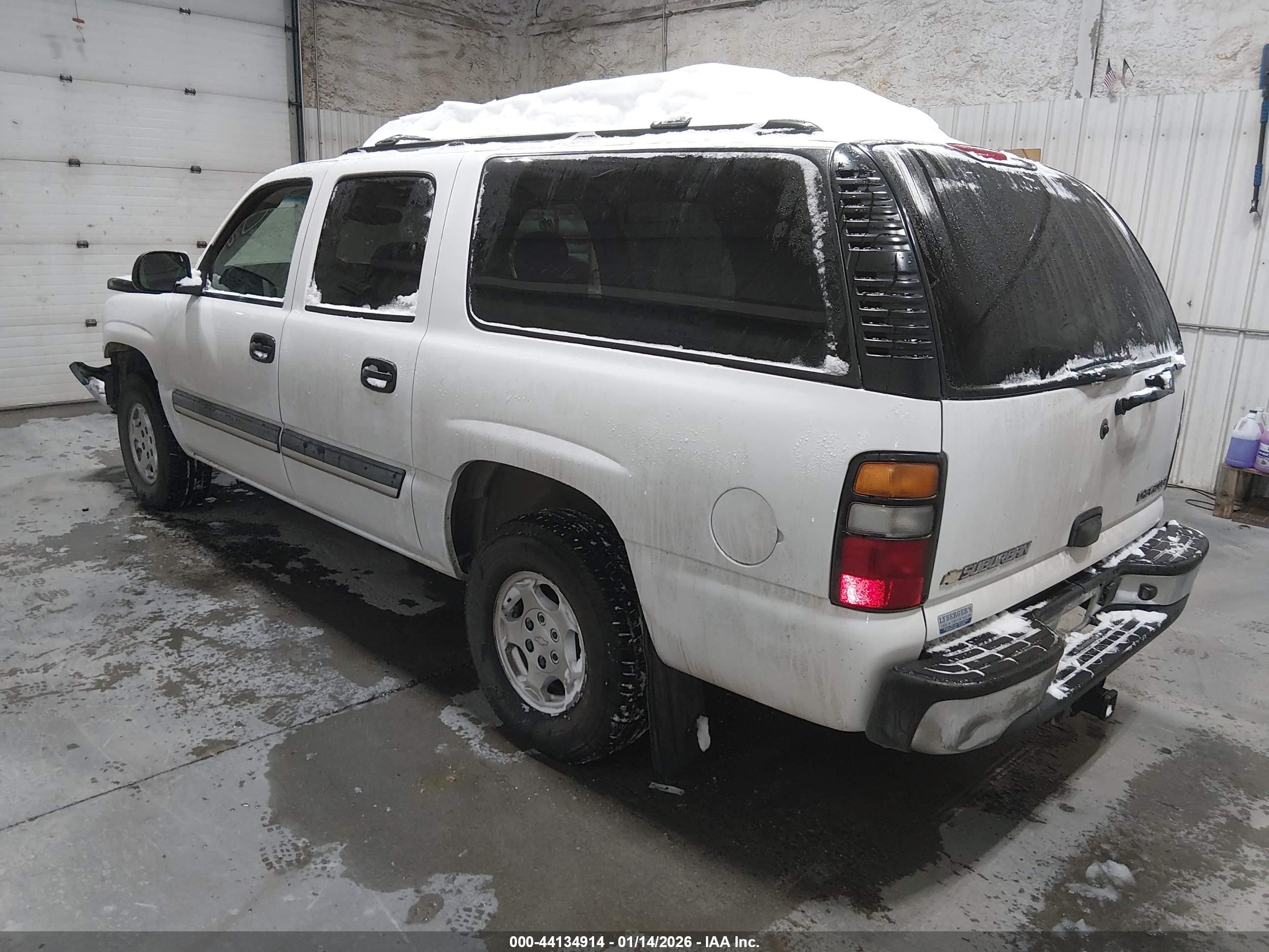 CHEVROLET SUBURBAN image 3