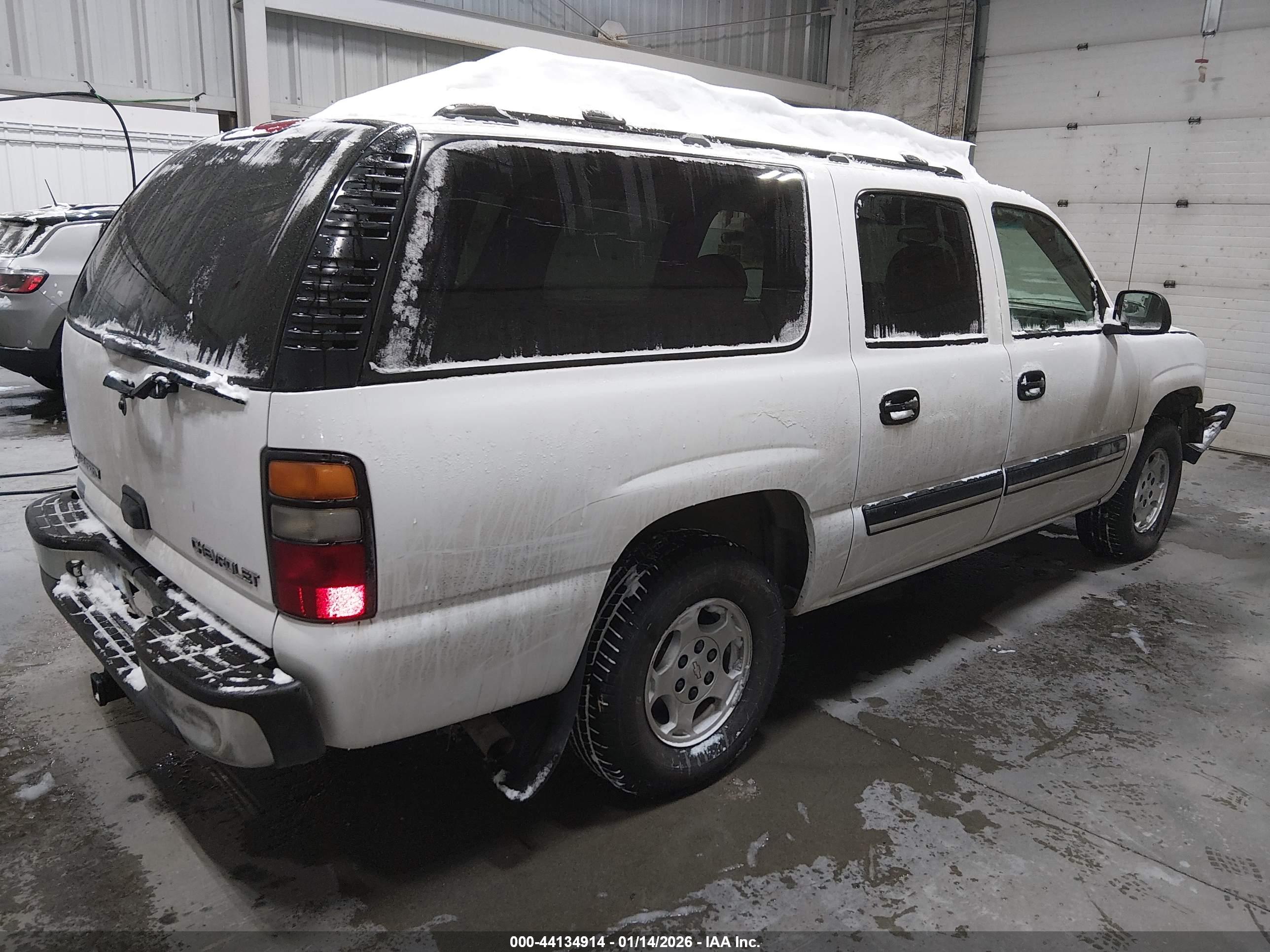 CHEVROLET SUBURBAN image 4