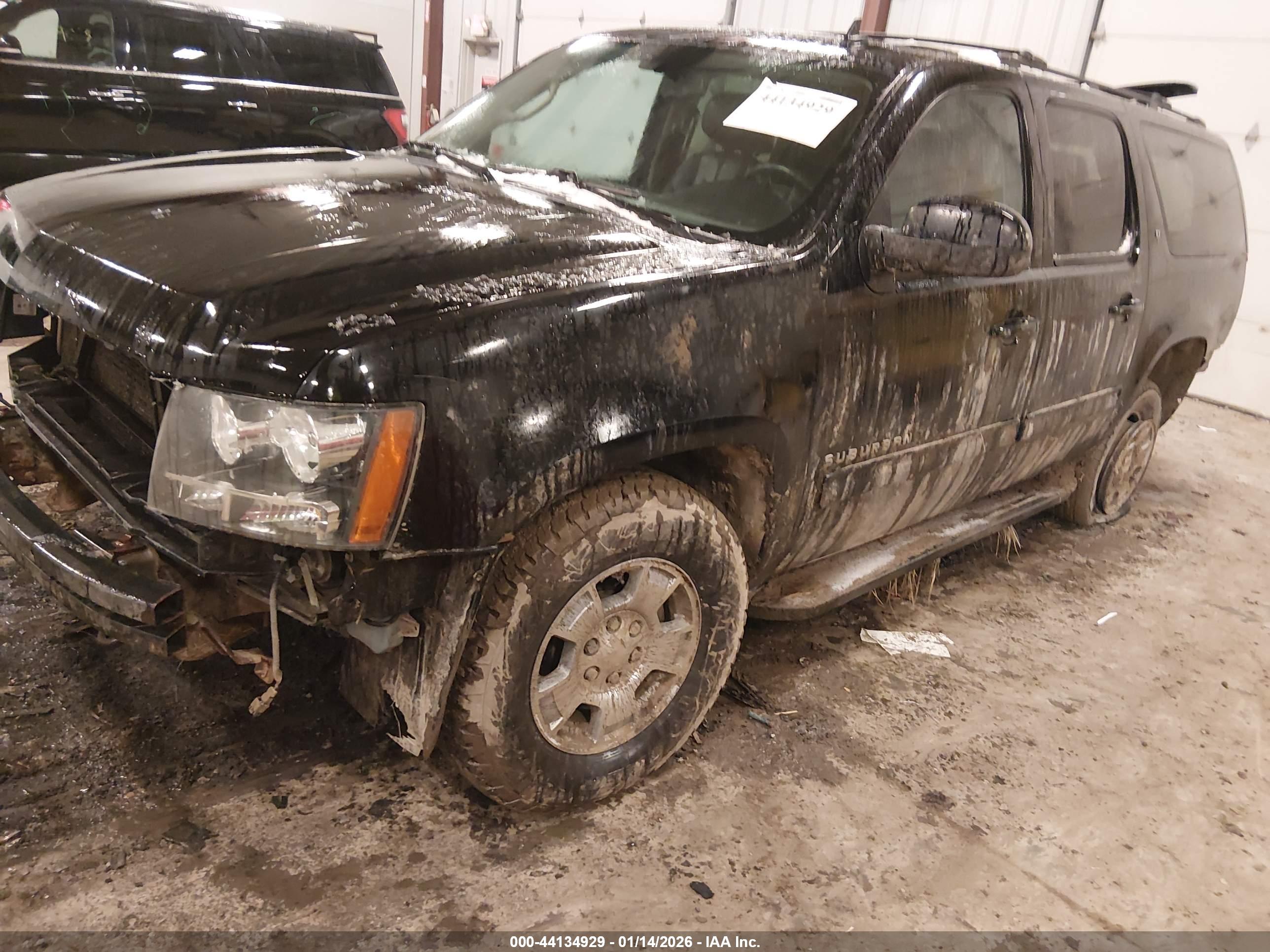 CHEVROLET SUBURBAN image 2