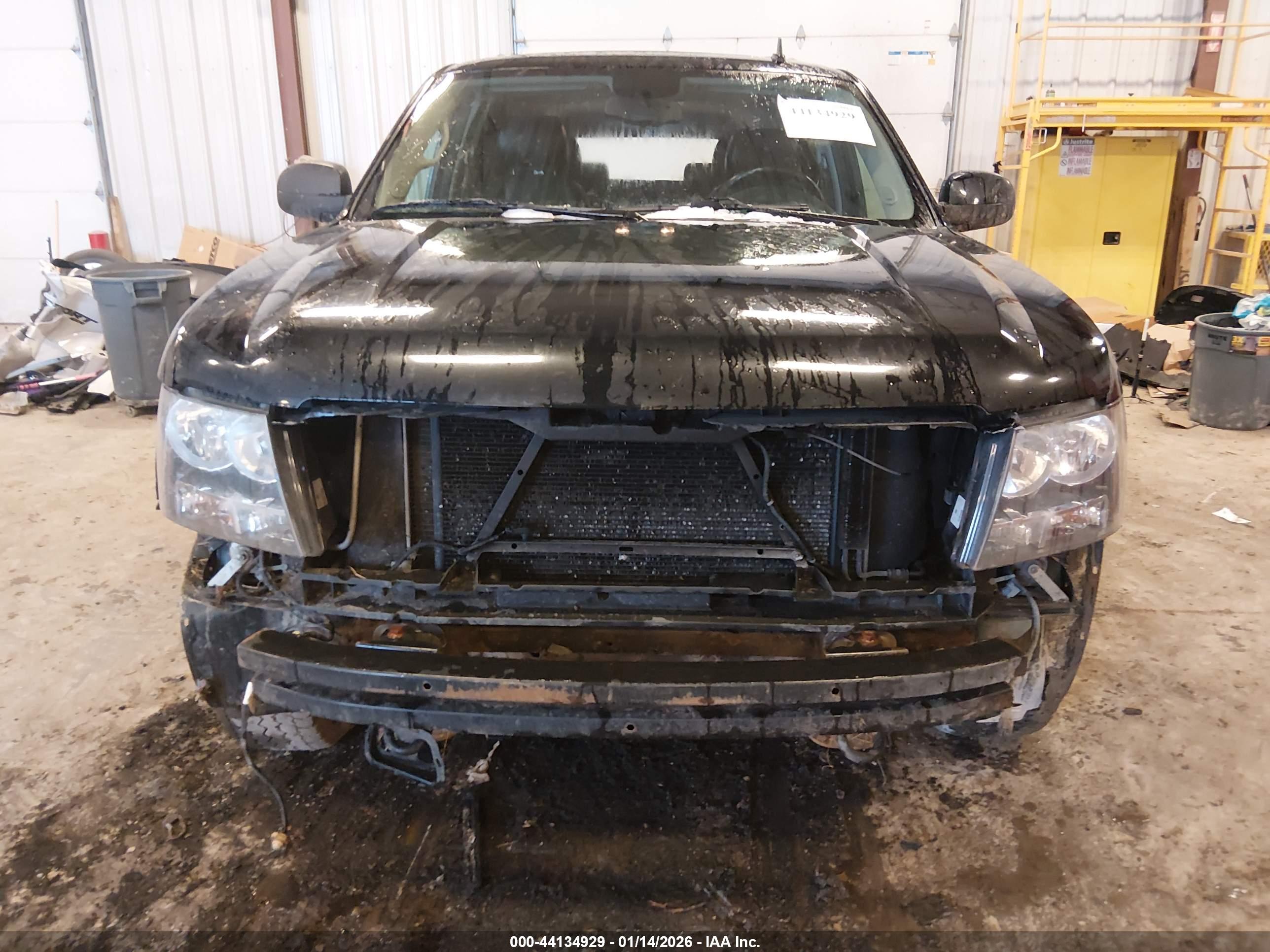 CHEVROLET SUBURBAN image 6