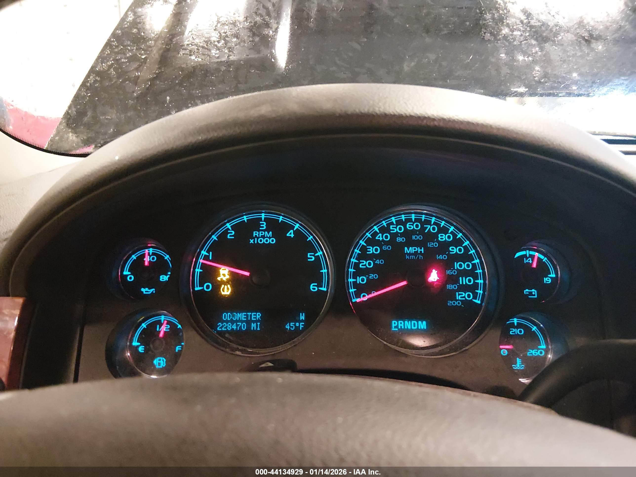 CHEVROLET SUBURBAN image 7