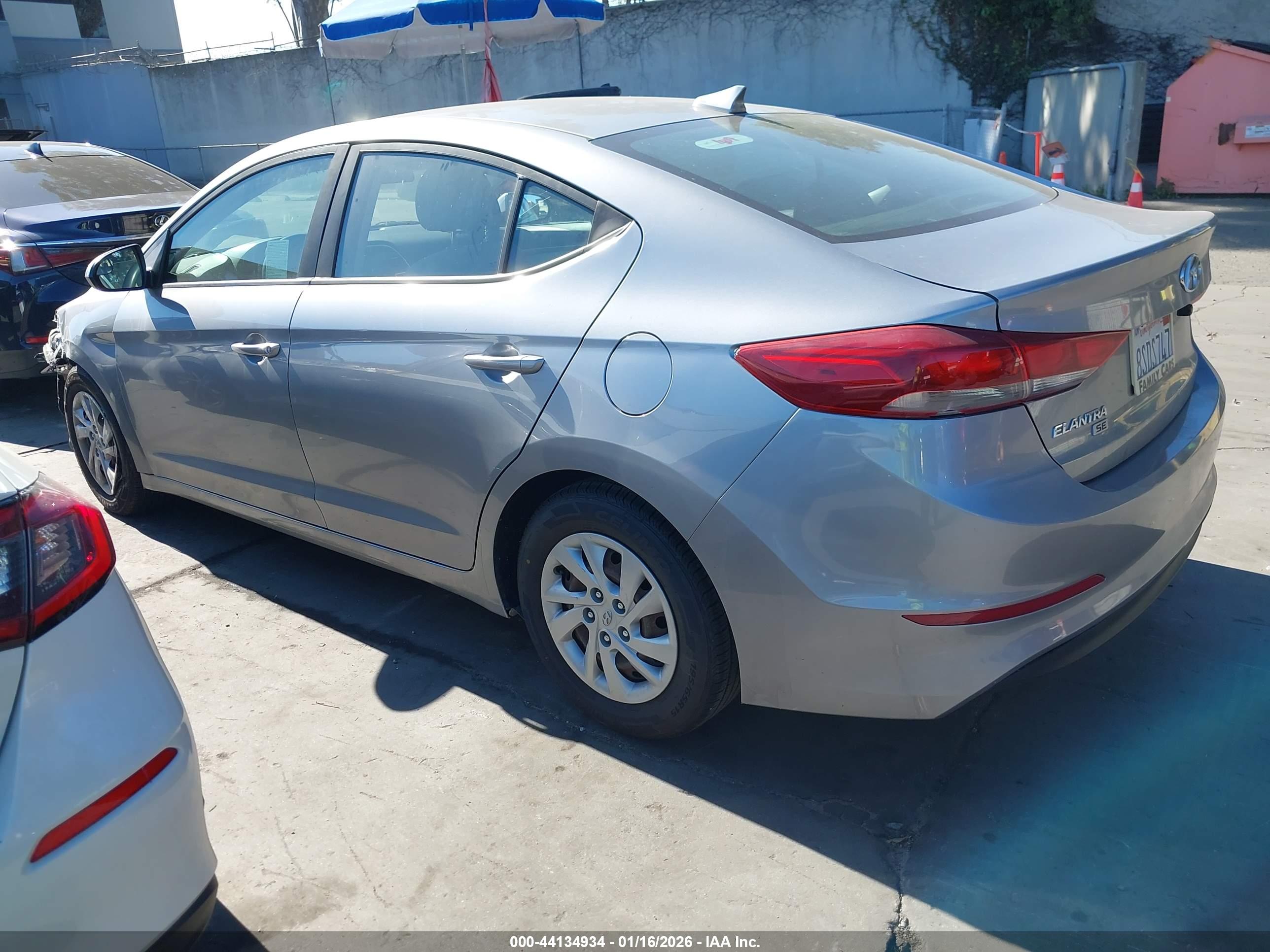 HYUNDAI ELANTRA image 3