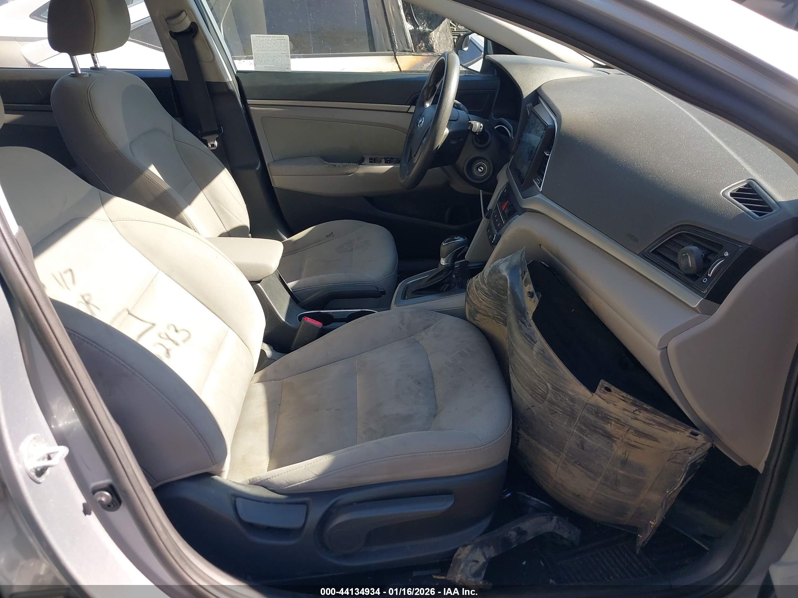 HYUNDAI ELANTRA image 5