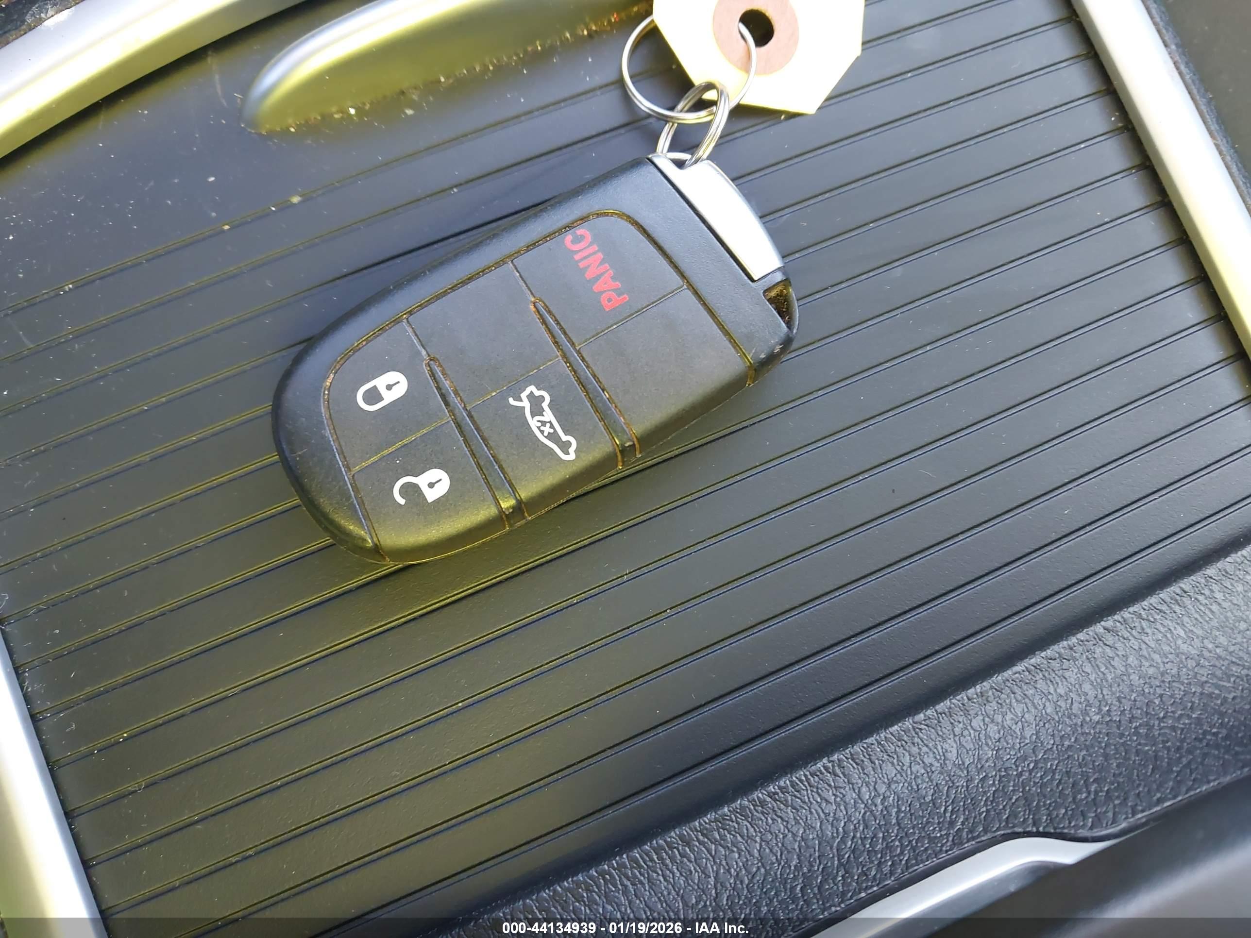 CHRYSLER 300 image 11