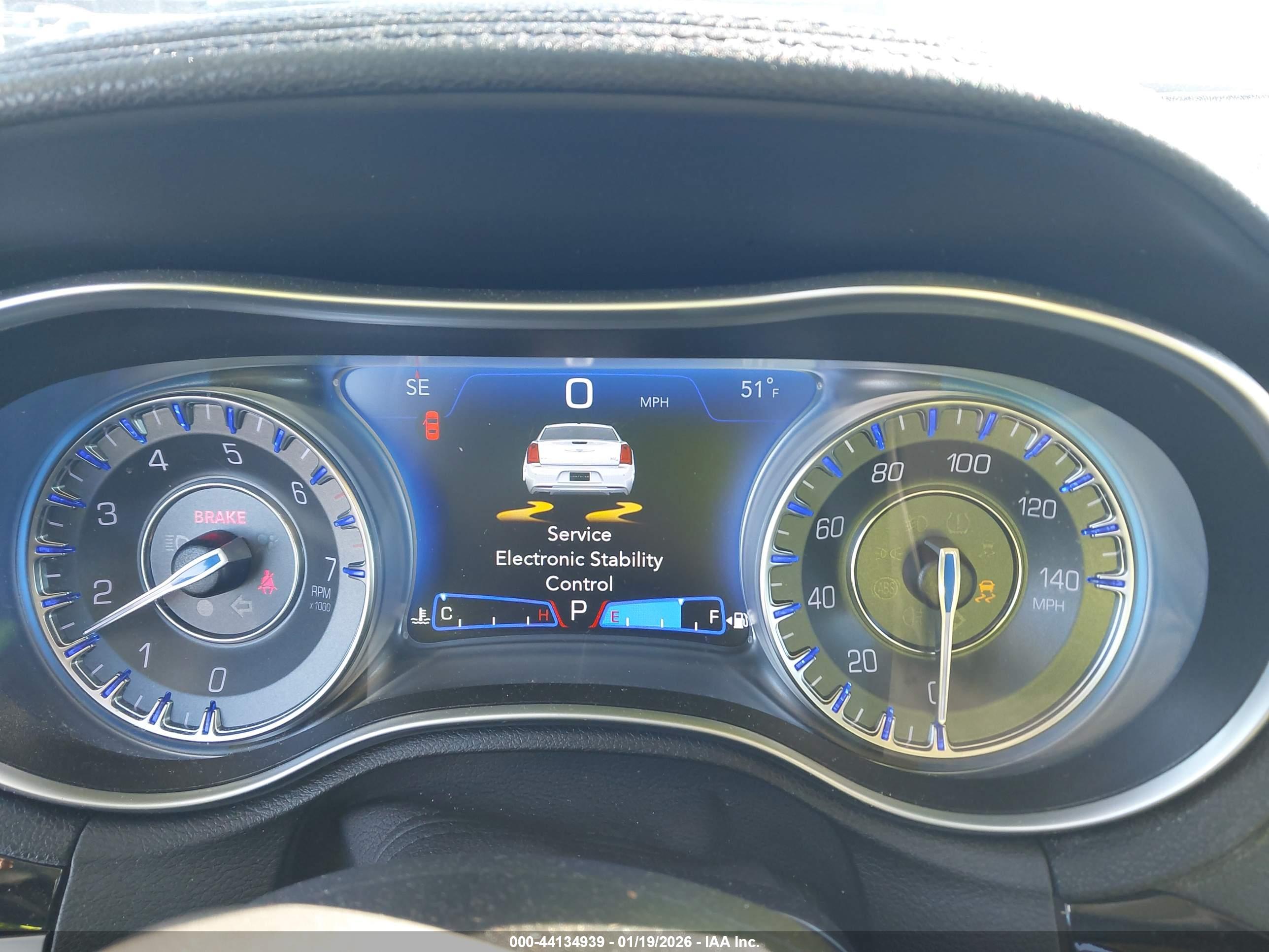 CHRYSLER 300 image 7