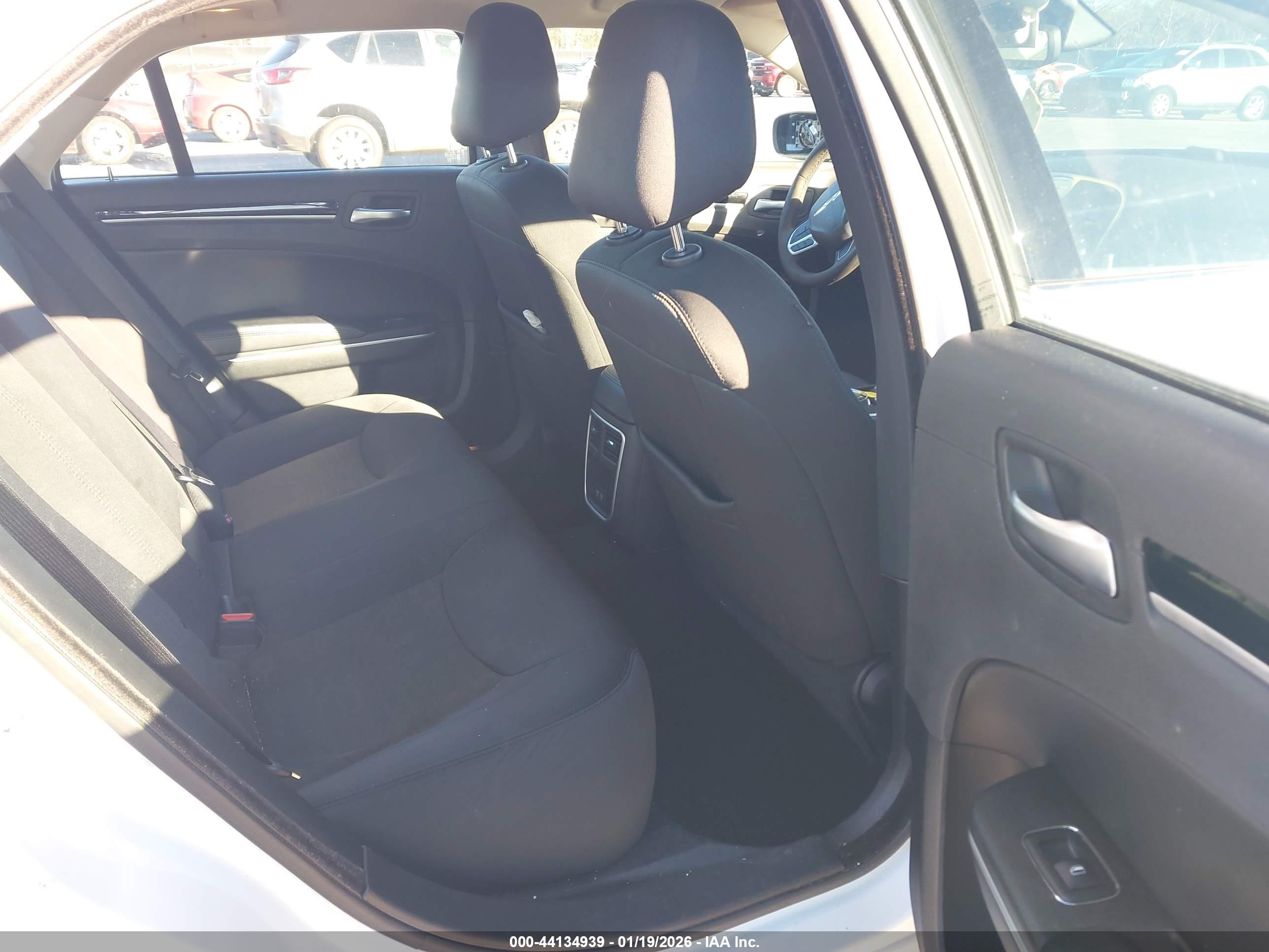 CHRYSLER 300 image 8