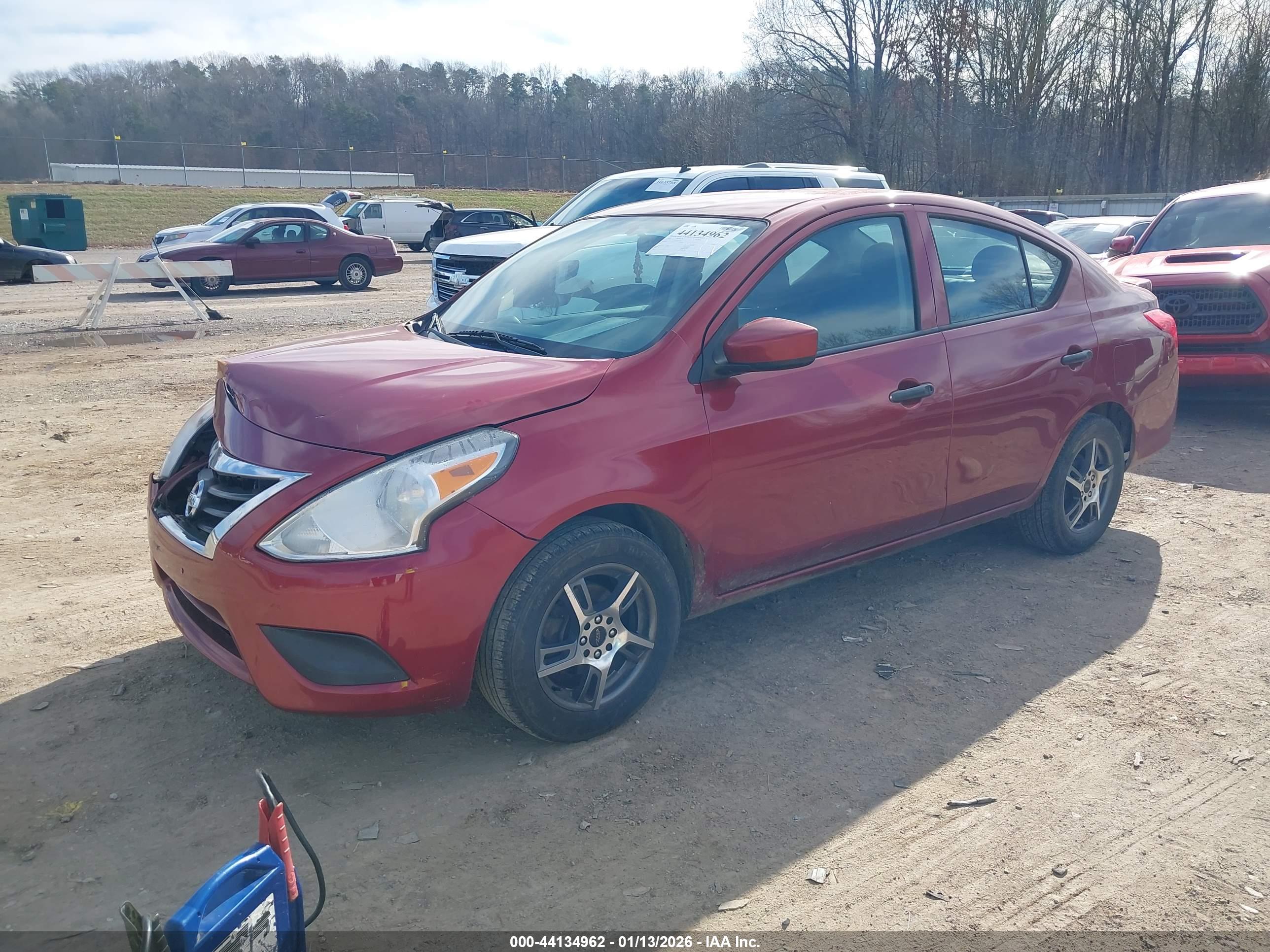 NISSAN VERSA image 2