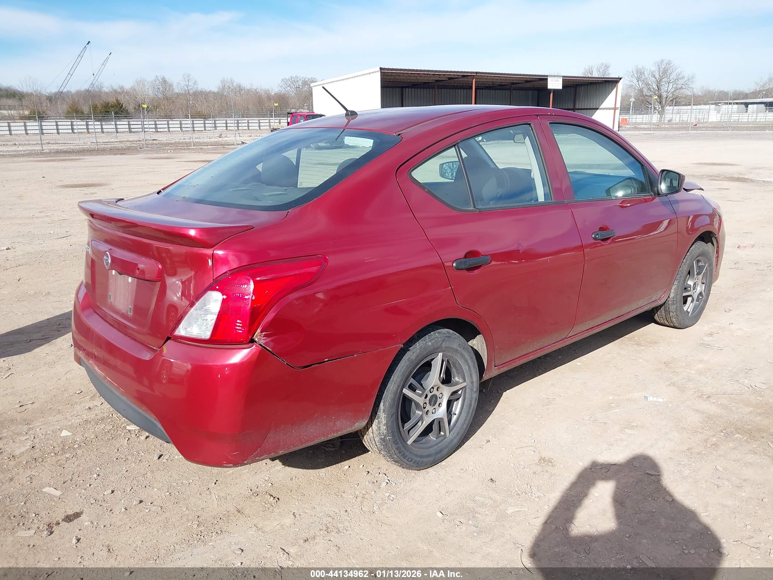 NISSAN VERSA image 4