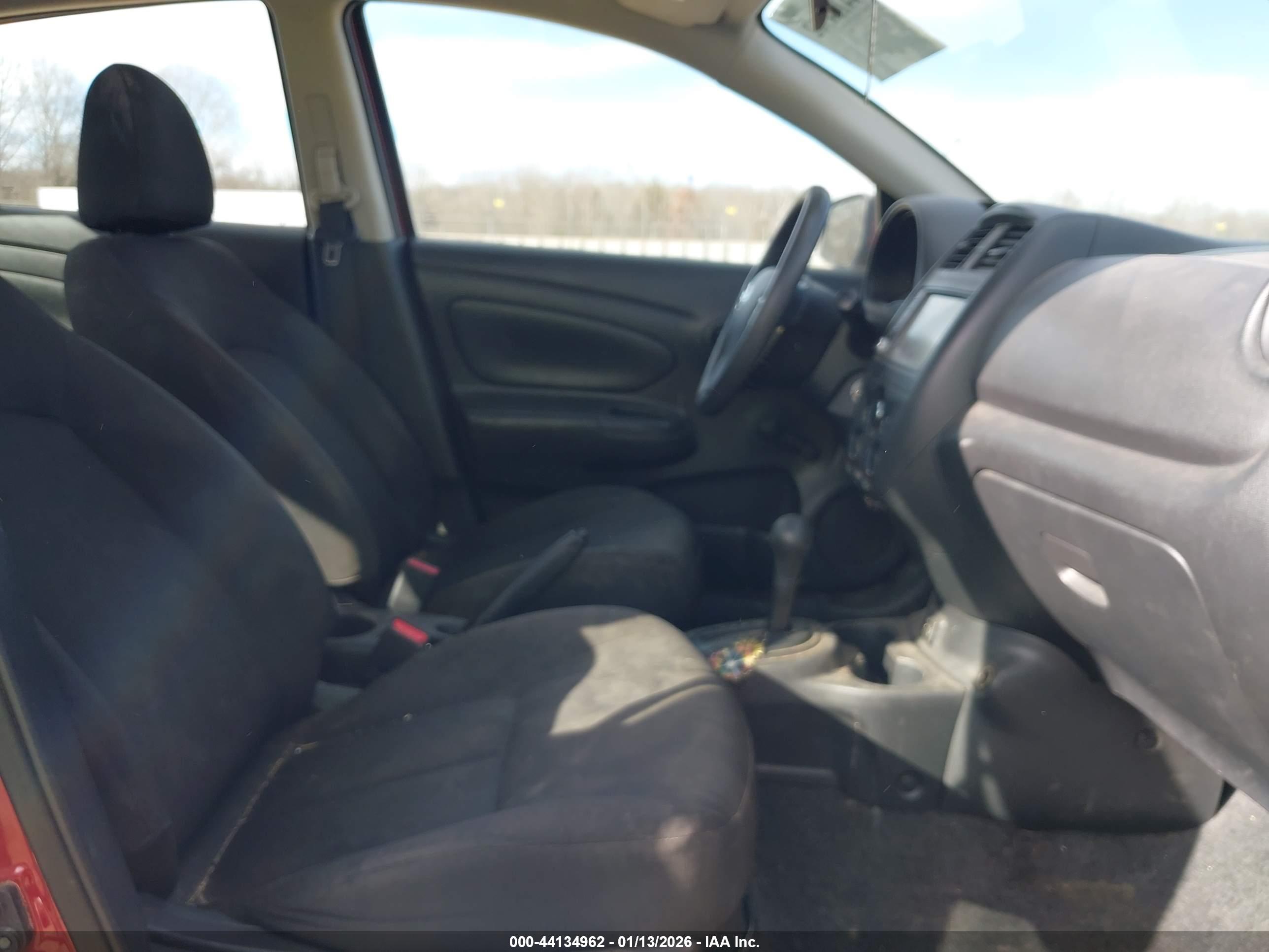 NISSAN VERSA image 5