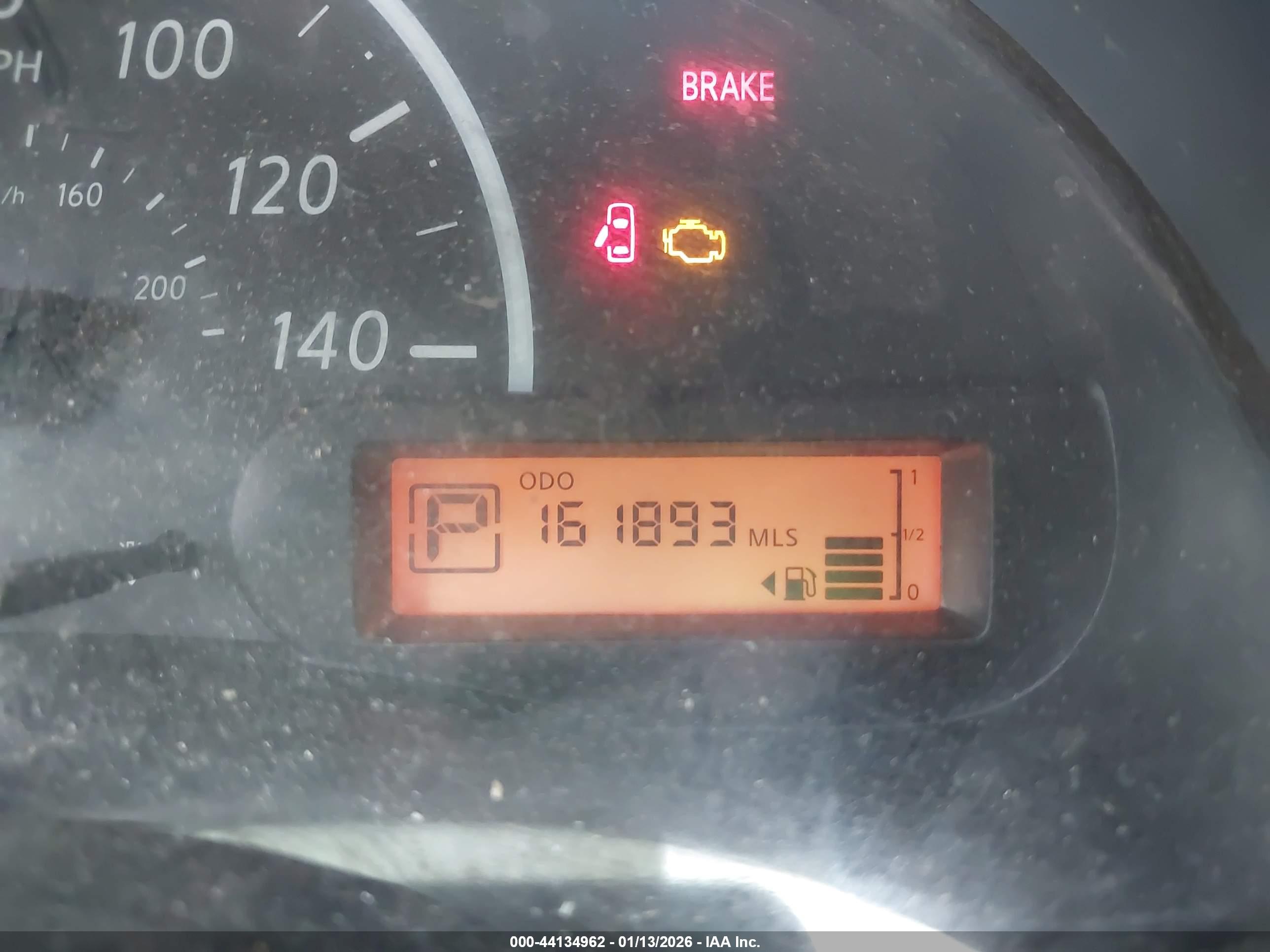NISSAN VERSA image 7