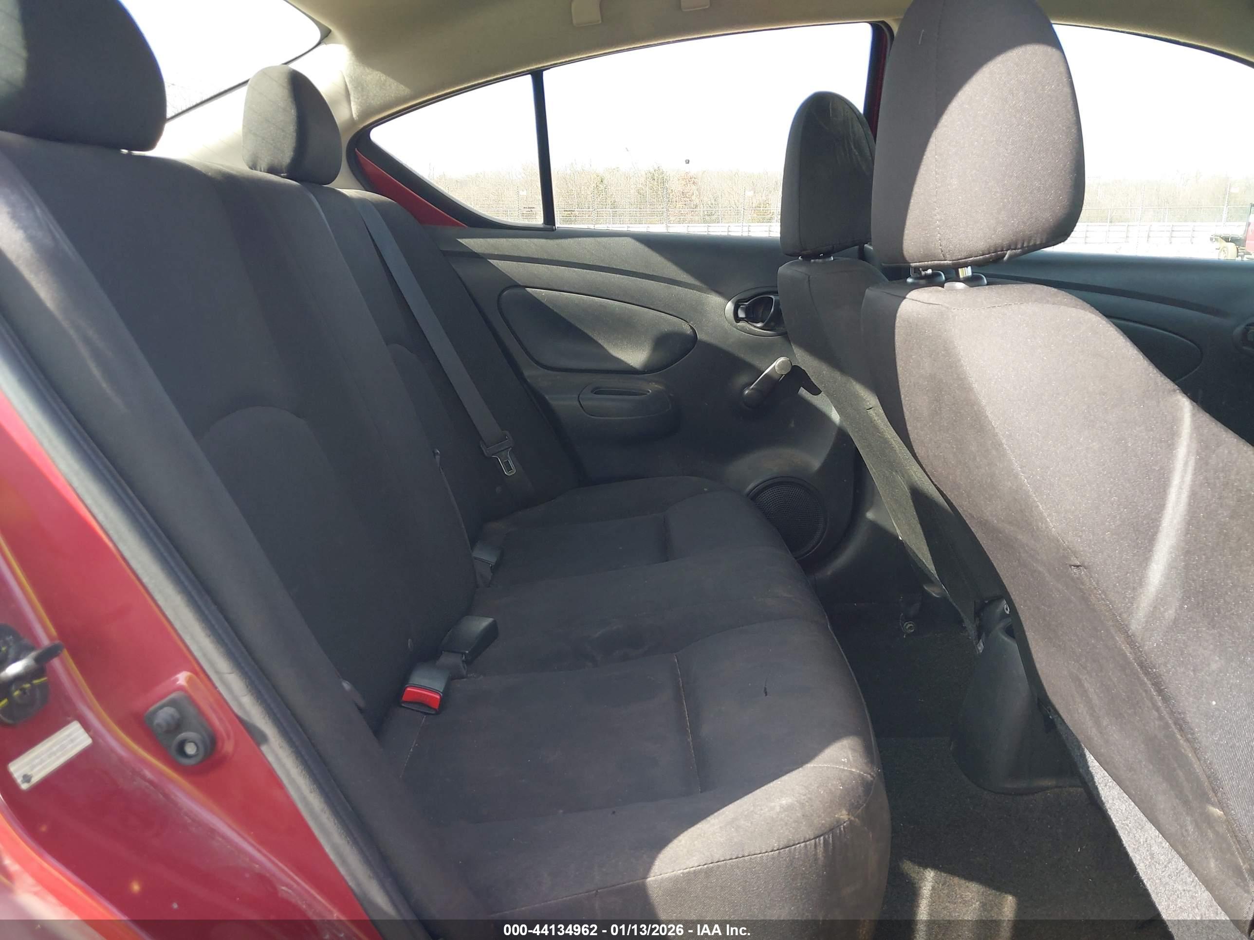 NISSAN VERSA image 8