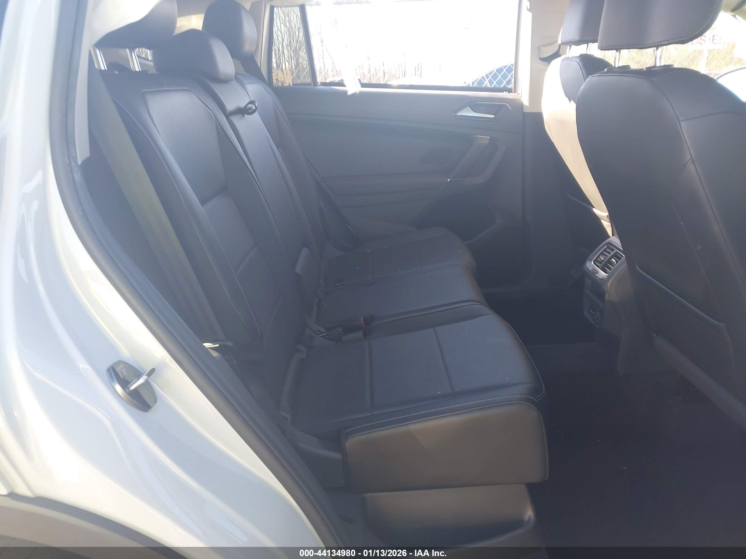 VOLKSWAGEN TIGUAN image 8