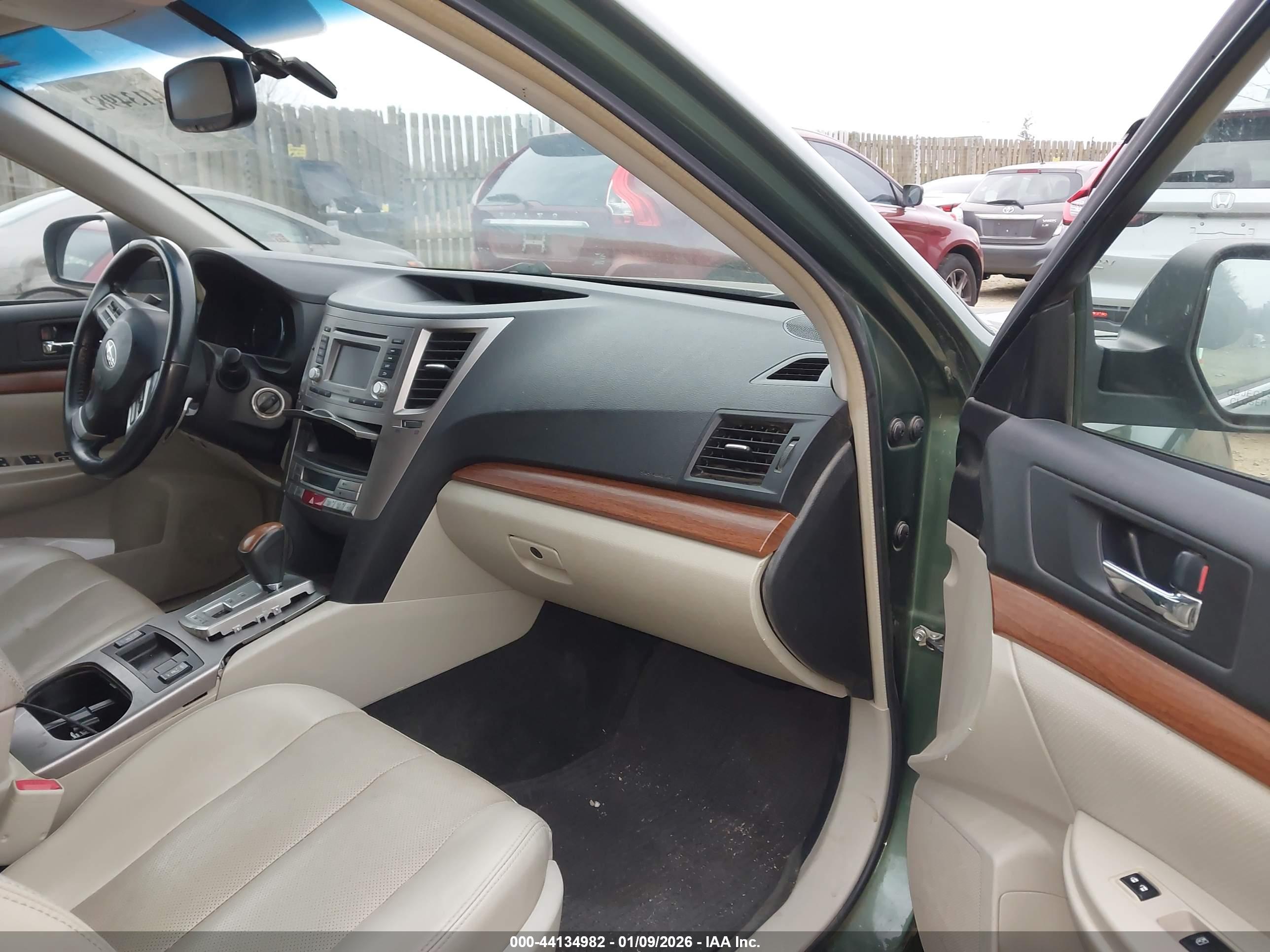 SUBARU OUTBACK image 5