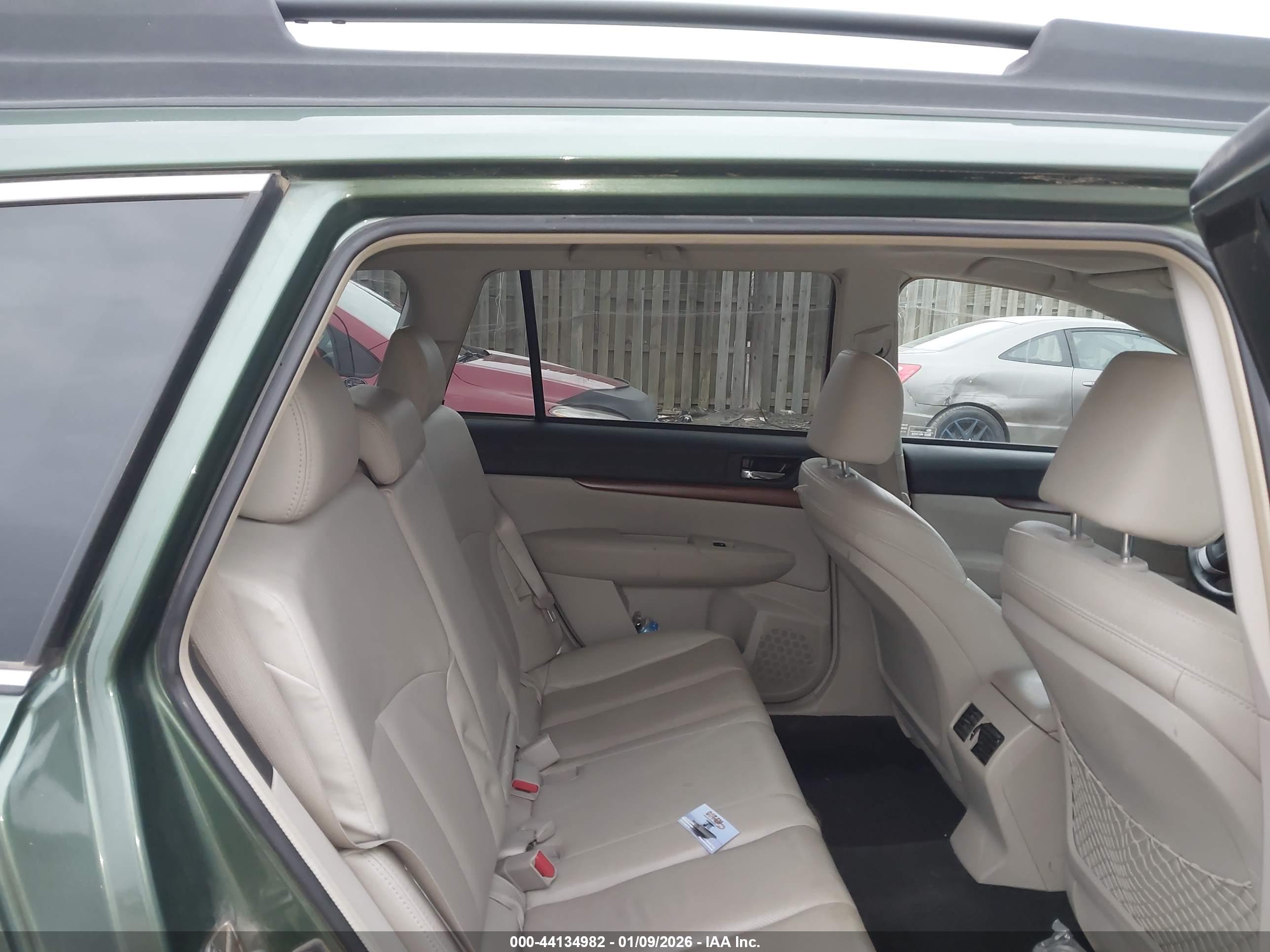 SUBARU OUTBACK image 8