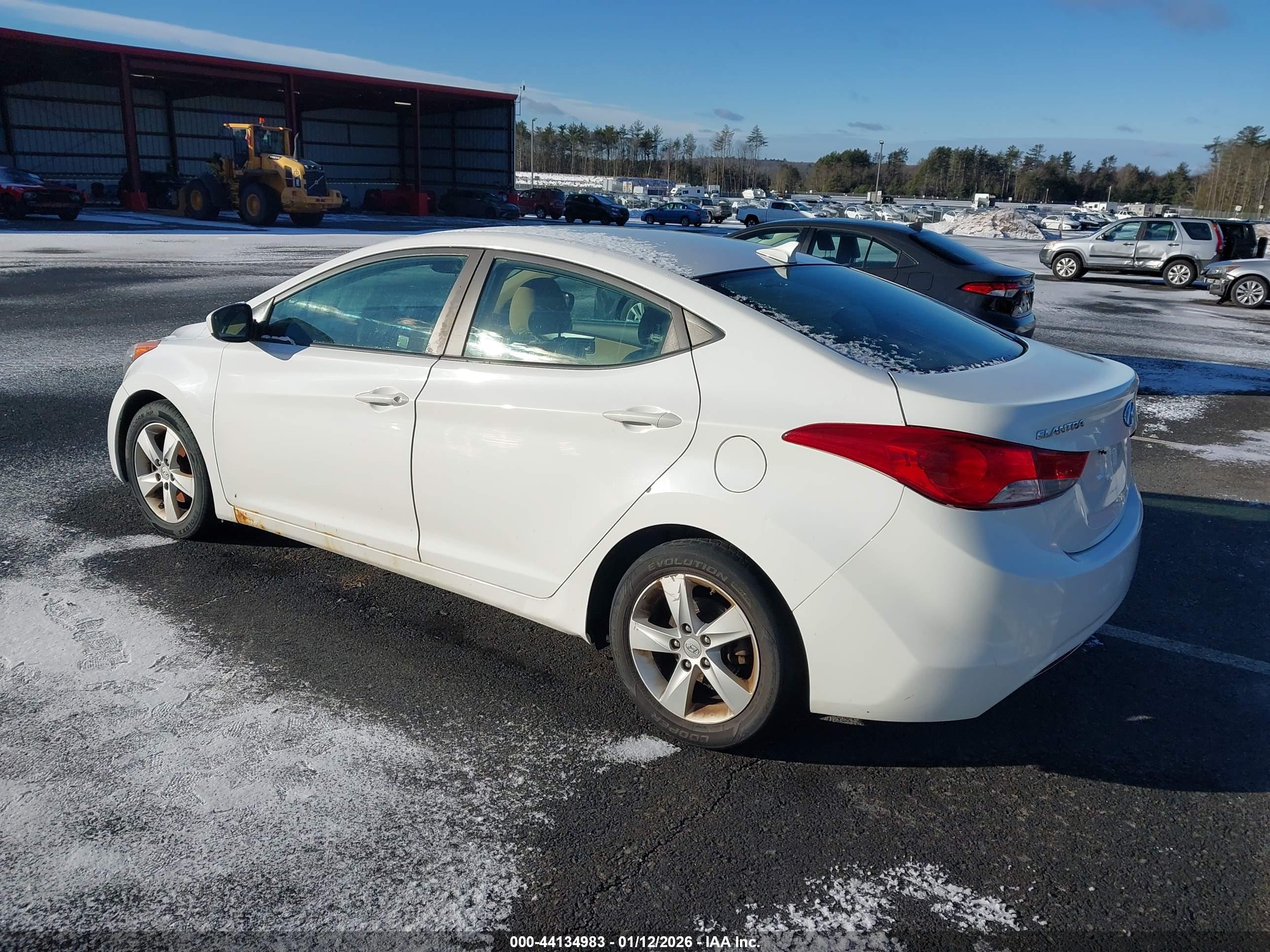 HYUNDAI ELANTRA image 3