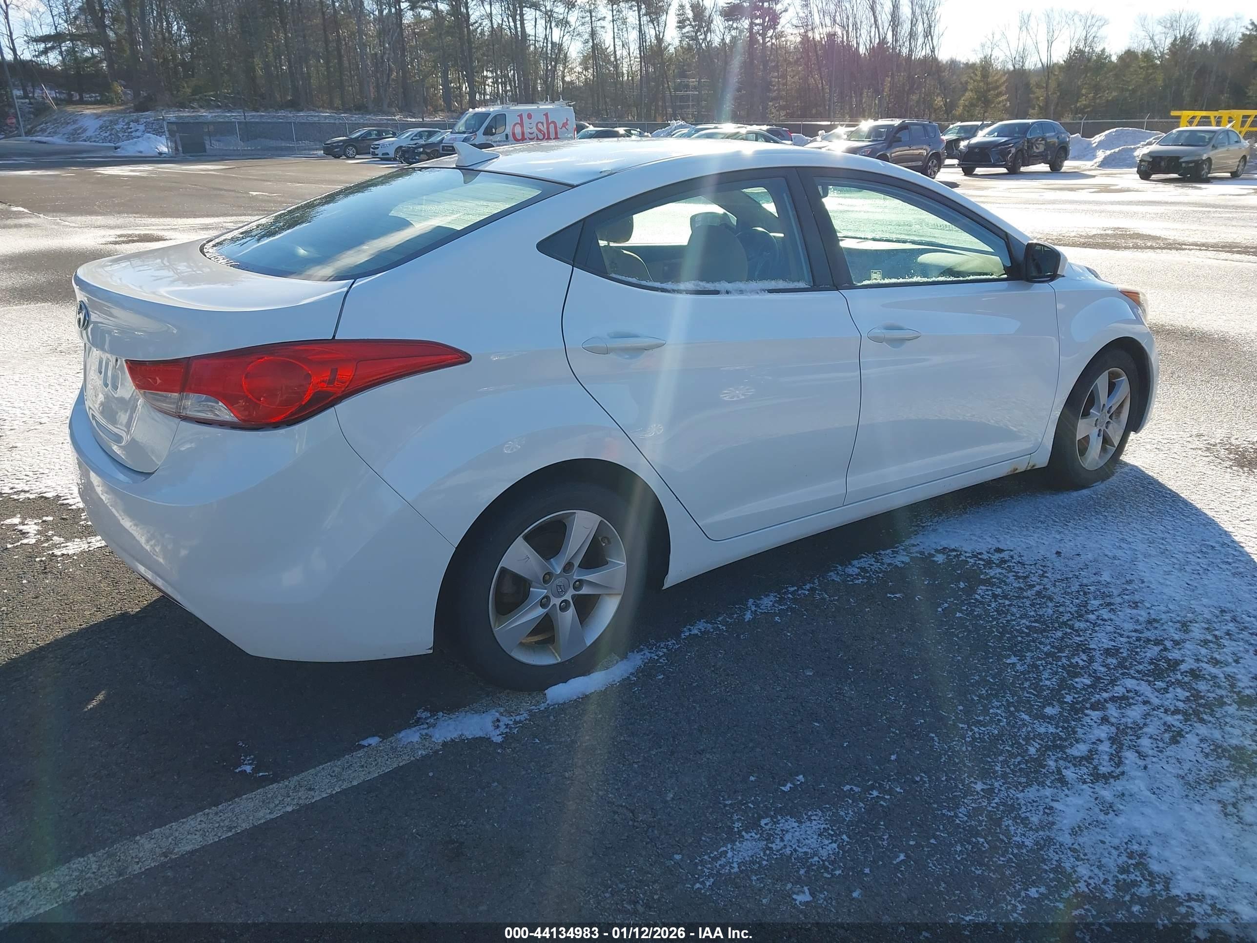 HYUNDAI ELANTRA image 4