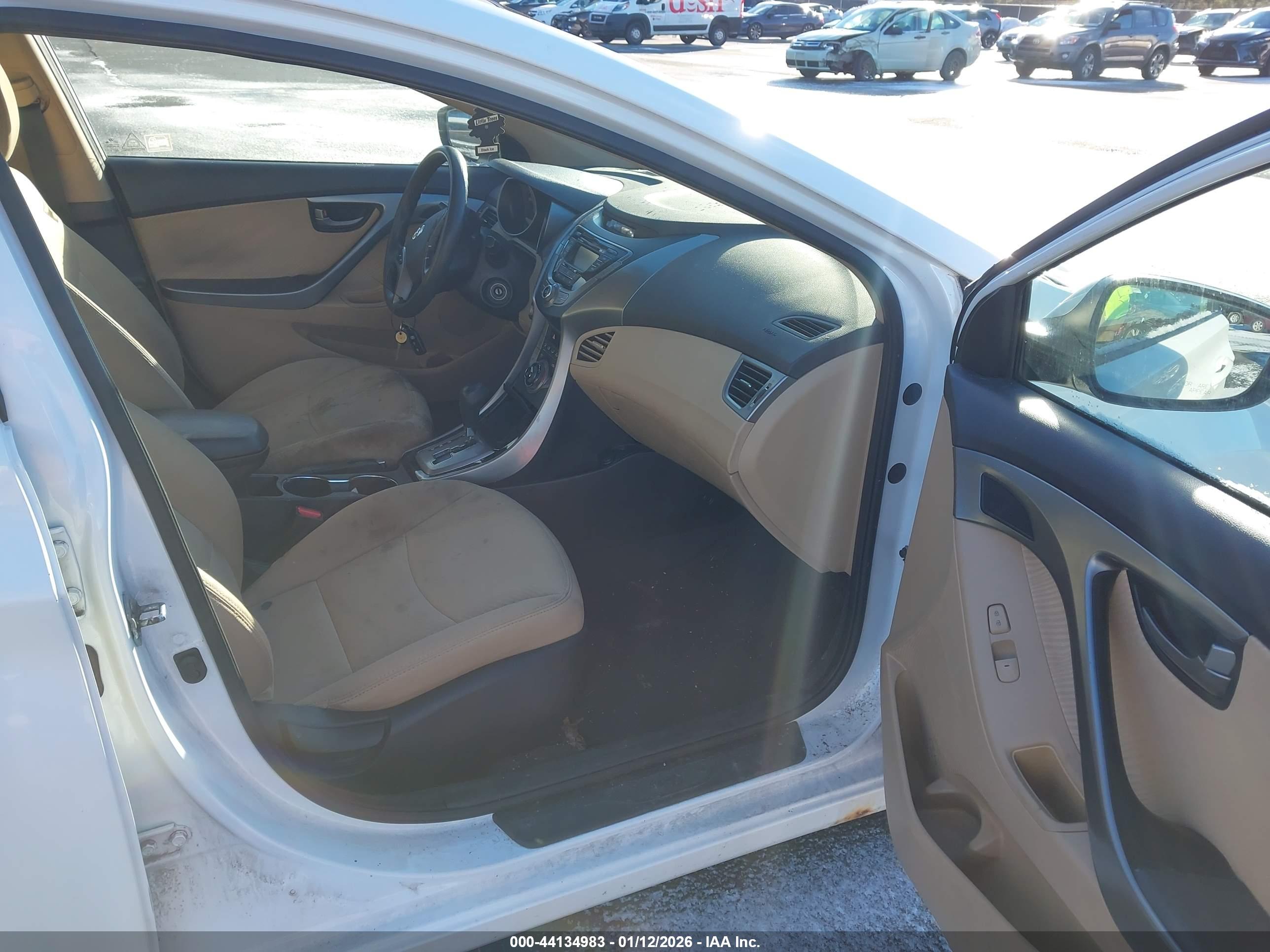 HYUNDAI ELANTRA image 5