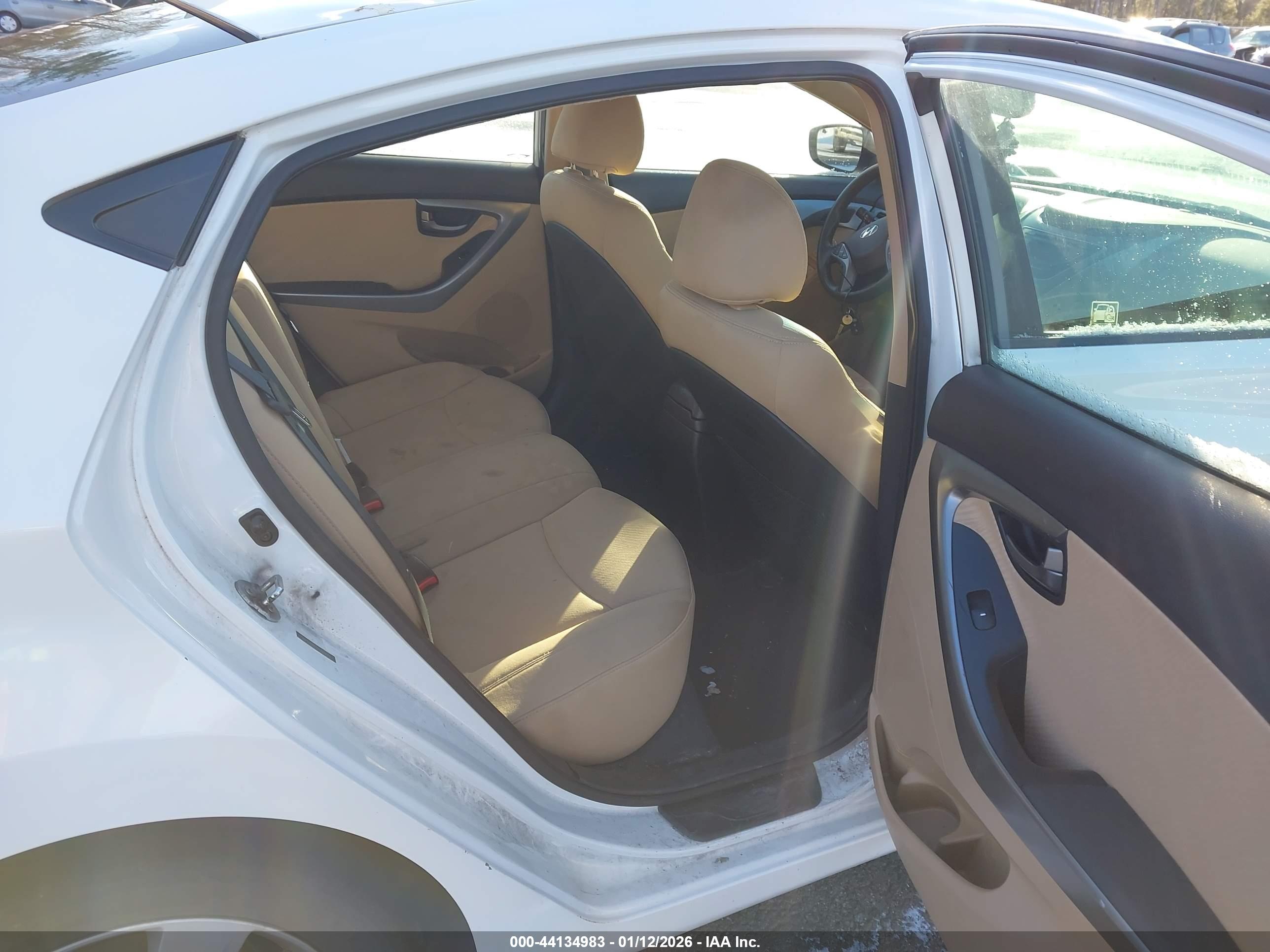 HYUNDAI ELANTRA image 8